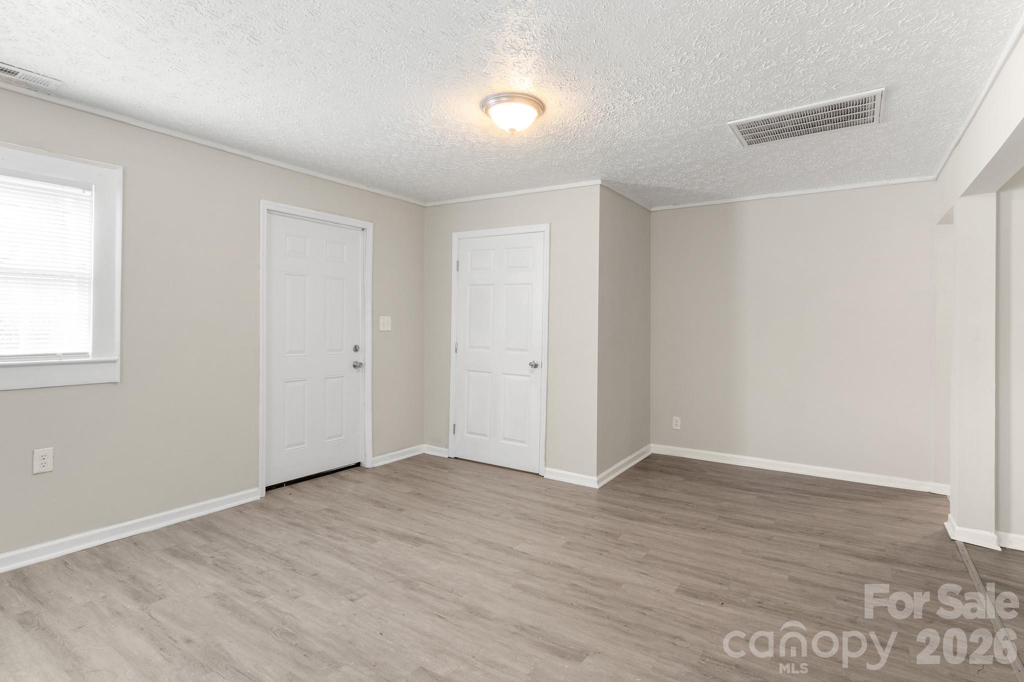 411 S Thompson Street Property Photo 9