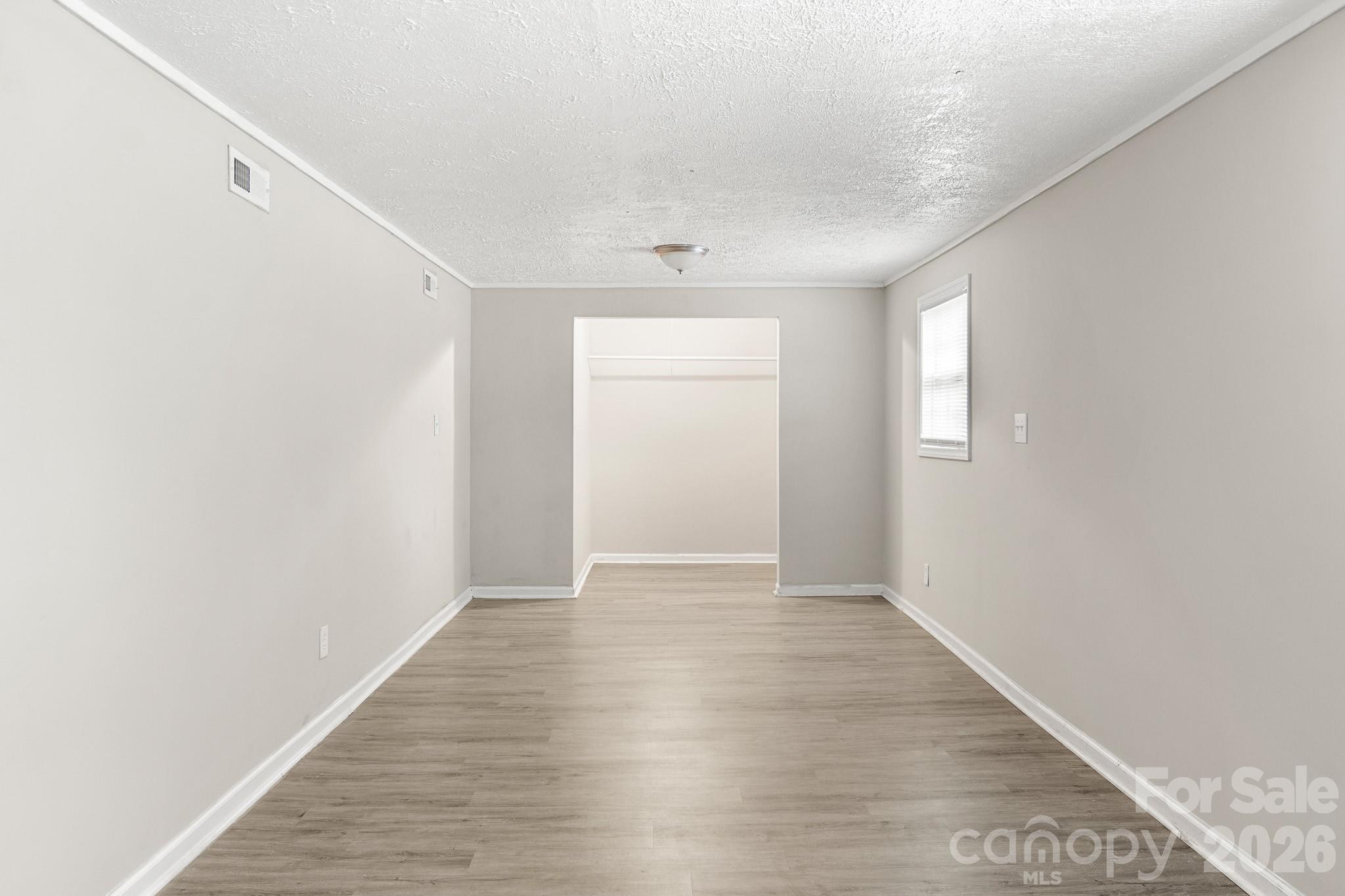 411 S Thompson Street Property Photo 10