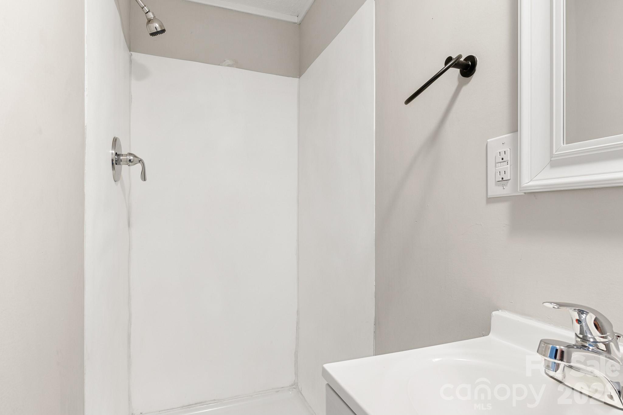 411 S Thompson Street Property Photo 14