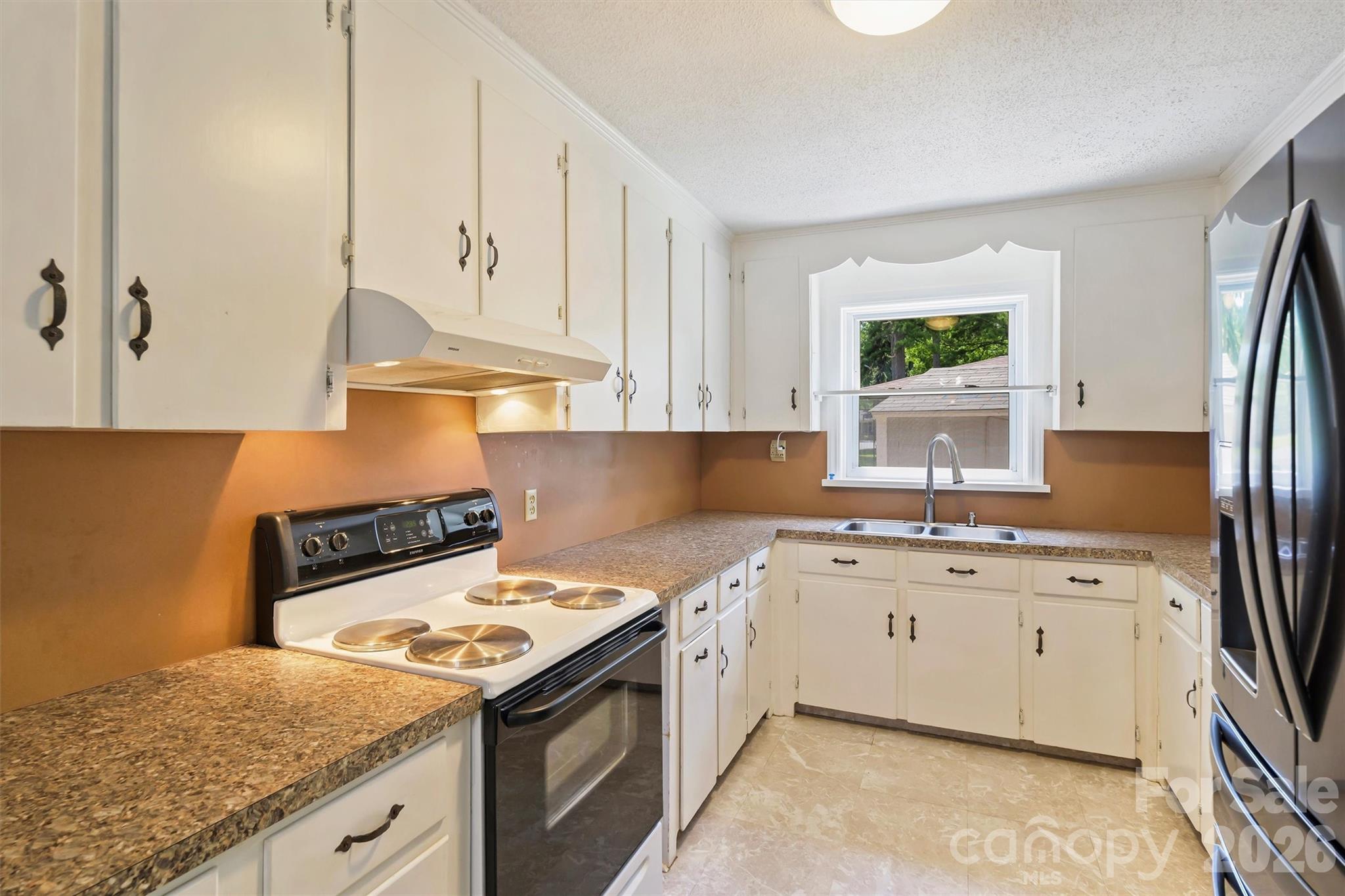 2134 Bromwich Road Property Photo 13