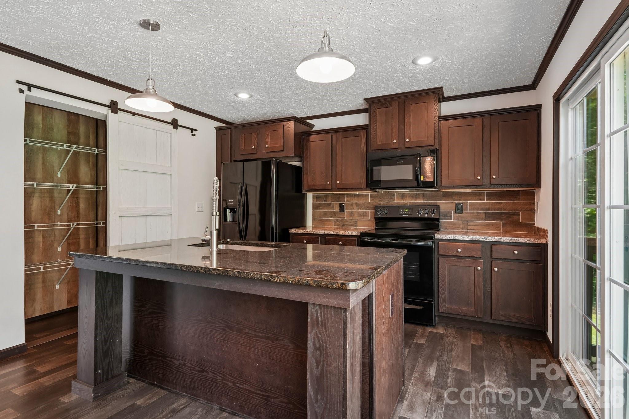 5531 Dalmation Street Property Photo 8
