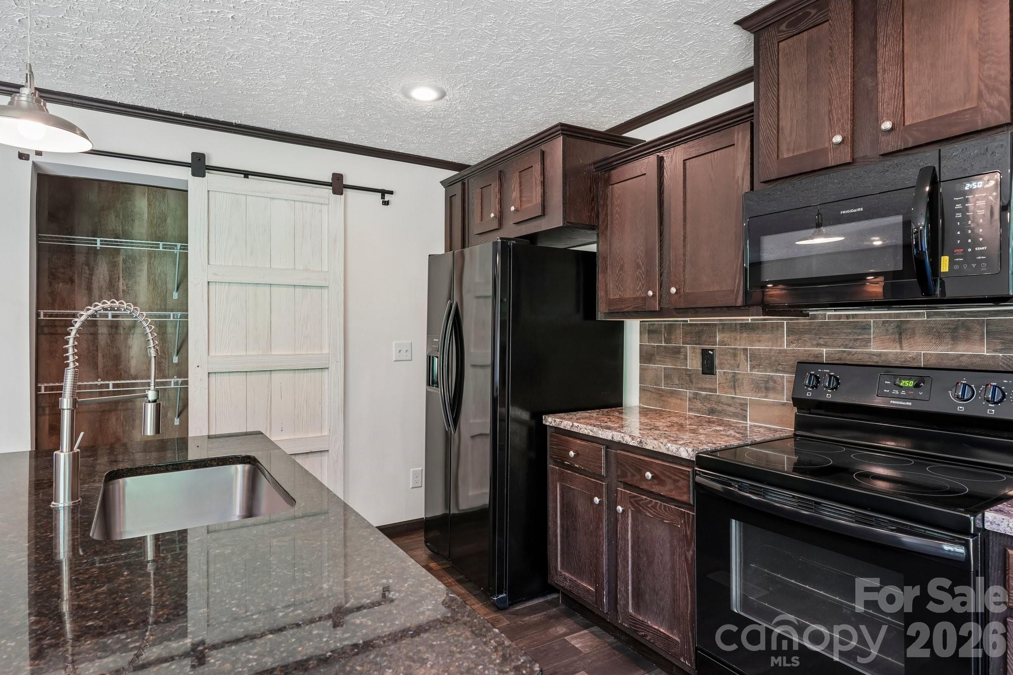 5531 Dalmation Street Property Photo 9