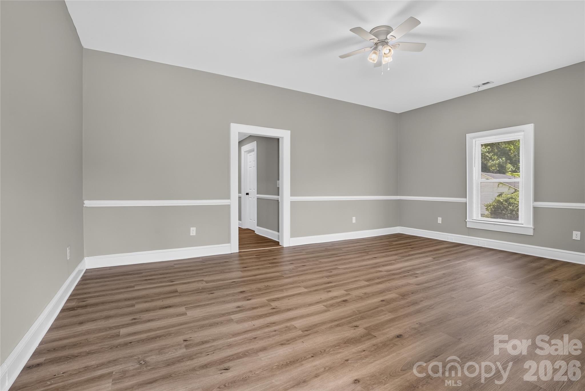 384 Grace Avenue Property Photo 8