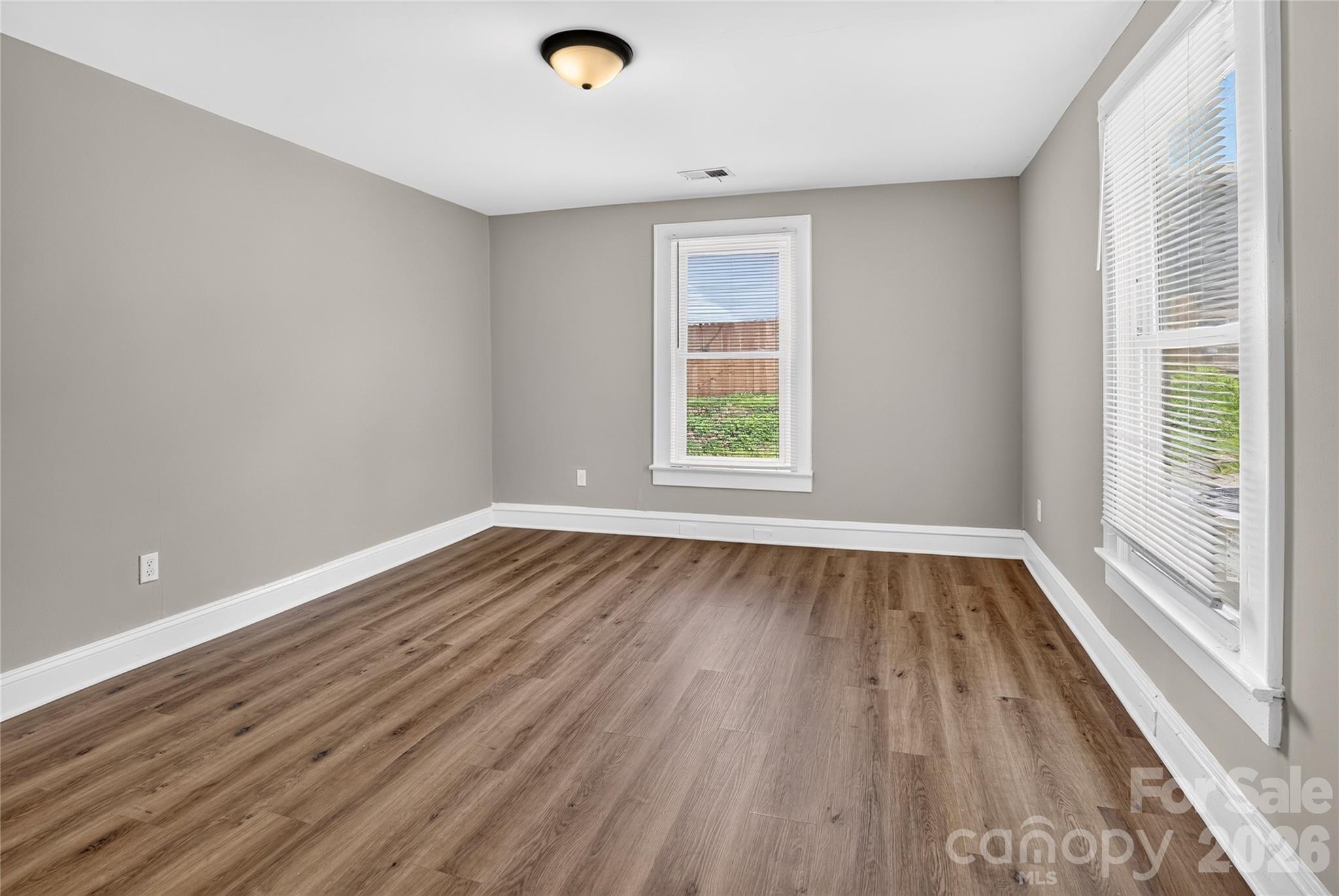 384 Grace Avenue Property Photo 11