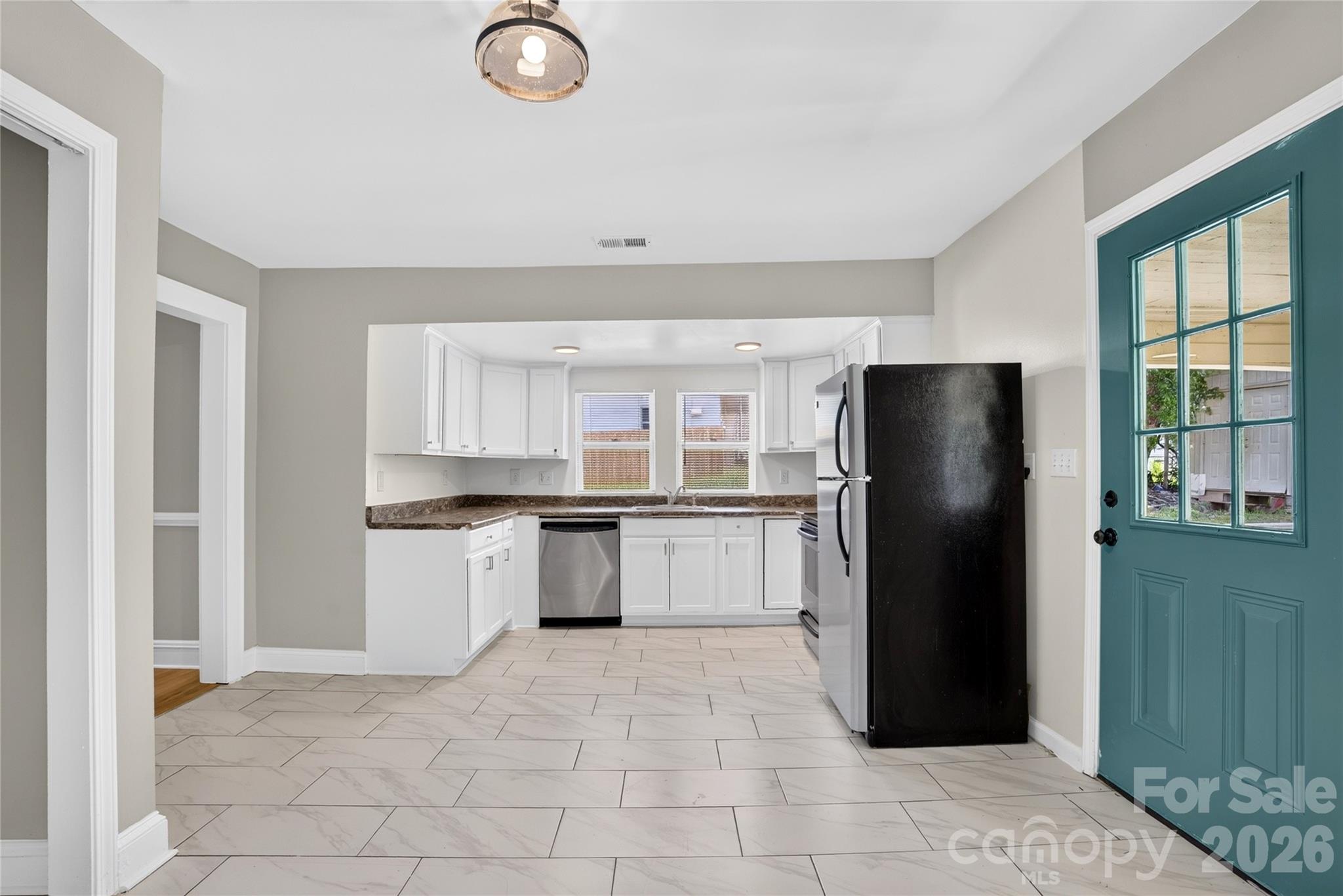 384 Grace Avenue Property Photo 17