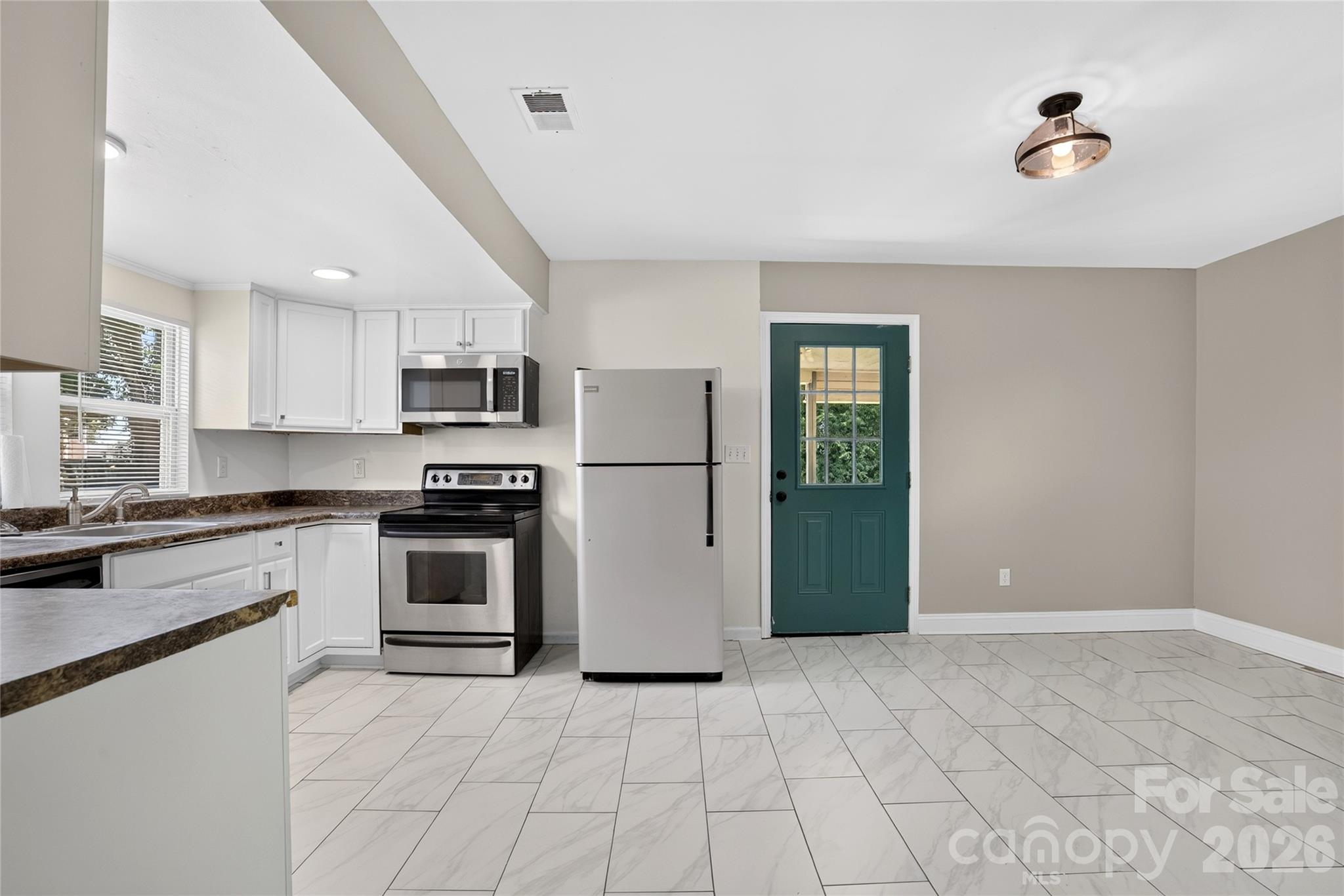 384 Grace Avenue Property Photo 18