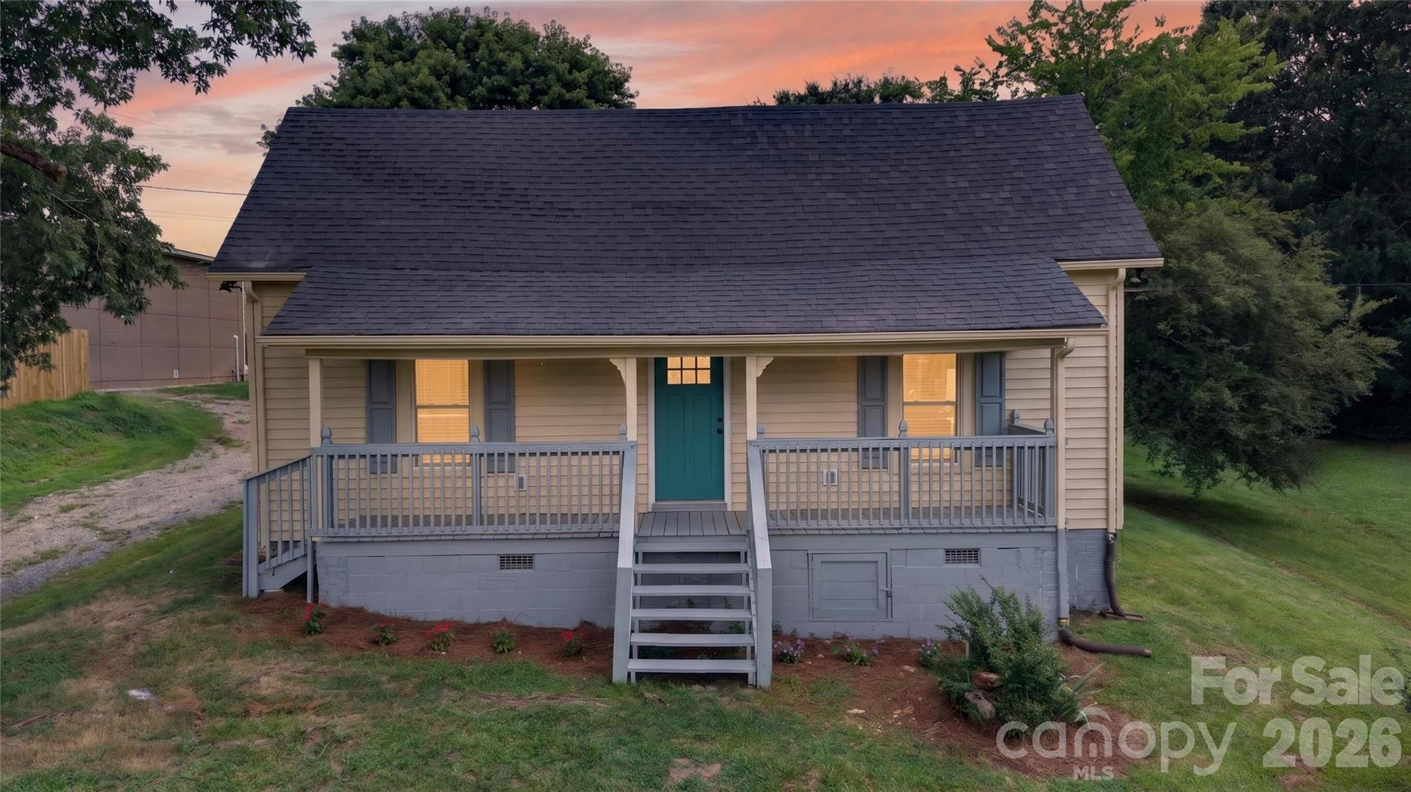 384 Grace Avenue Property Photo 28
