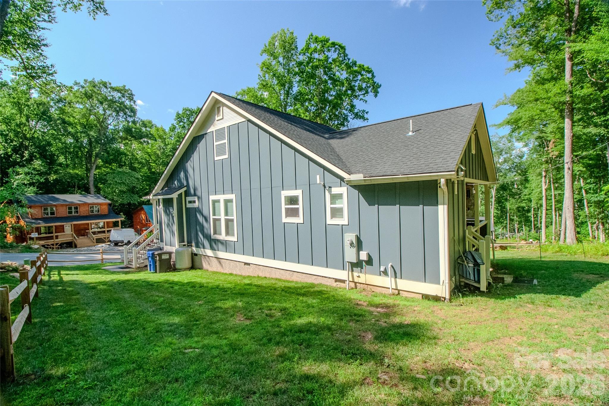 611 Twinbrook Lane Property Photo 3