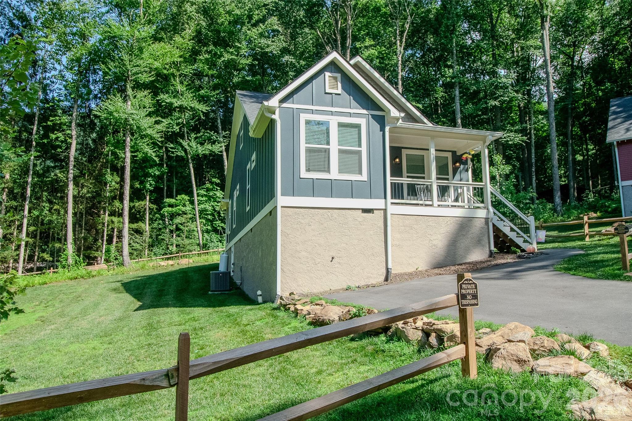 611 Twinbrook Lane Property Photo 4