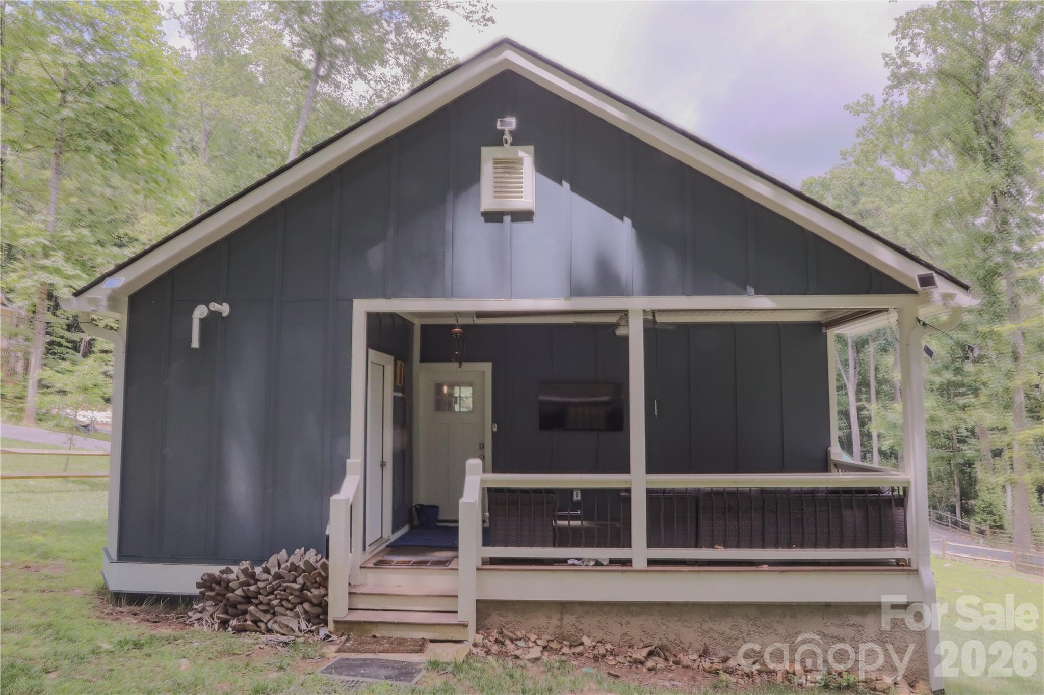 611 Twinbrook Lane Property Photo 6