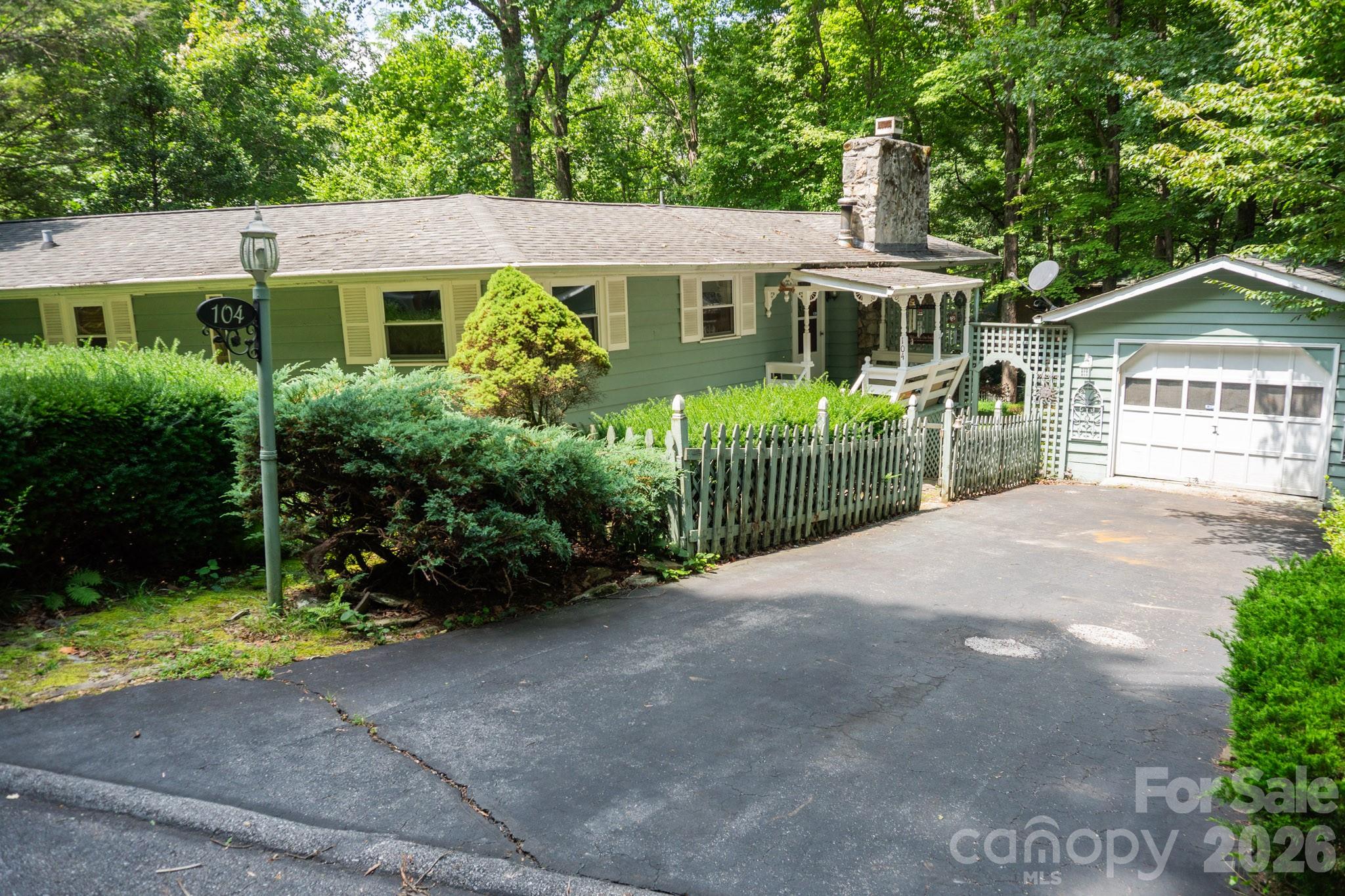104 Ash Drive Property Photo 1