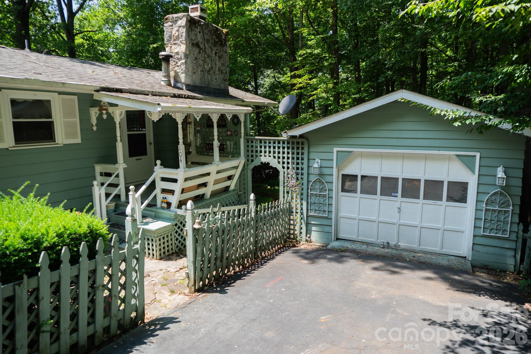 104 Ash Drive Property Photo 2