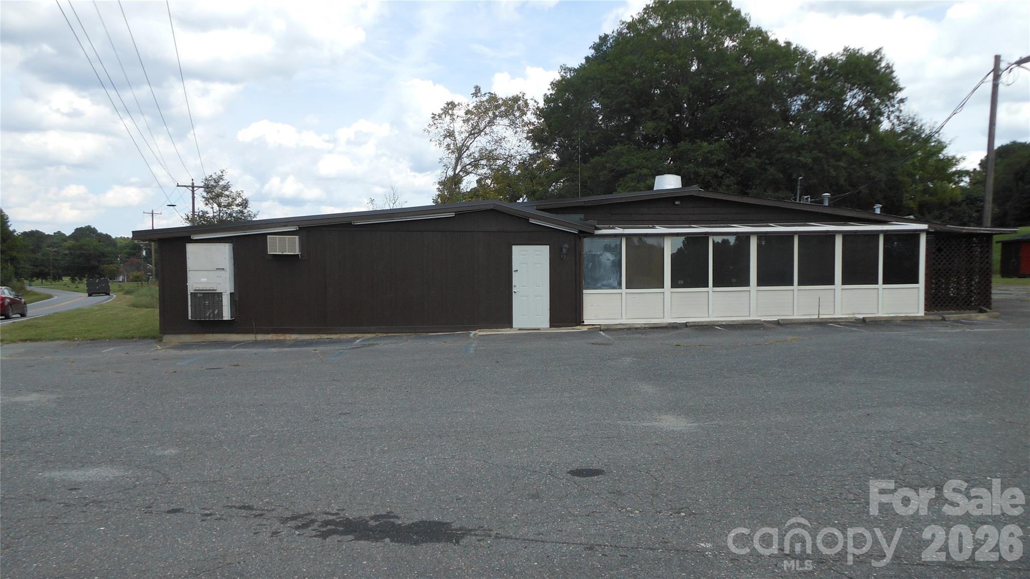 1553 S Battleground Avenue Property Photo 1