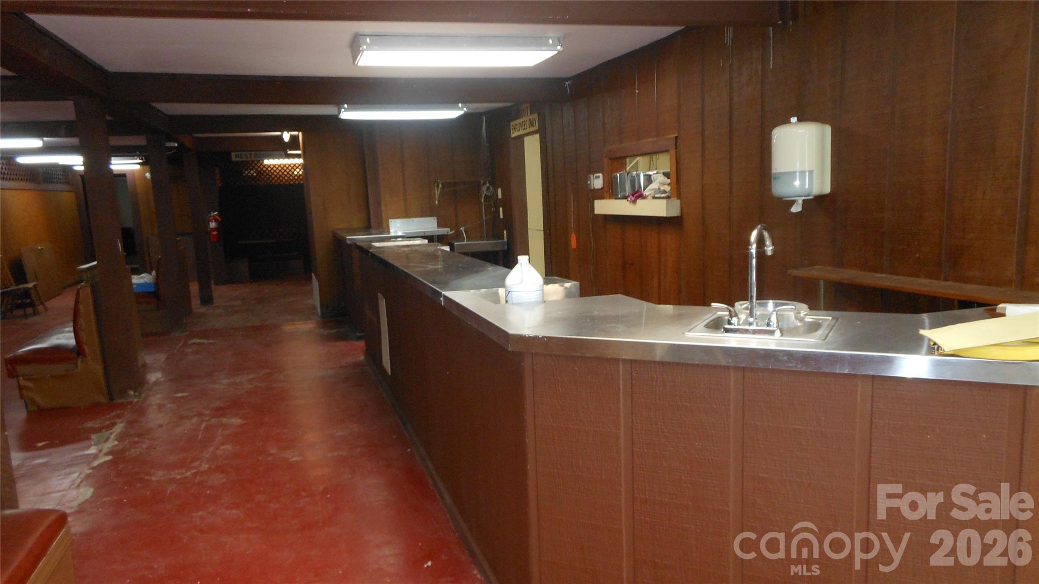 1553 S Battleground Avenue Property Photo 3
