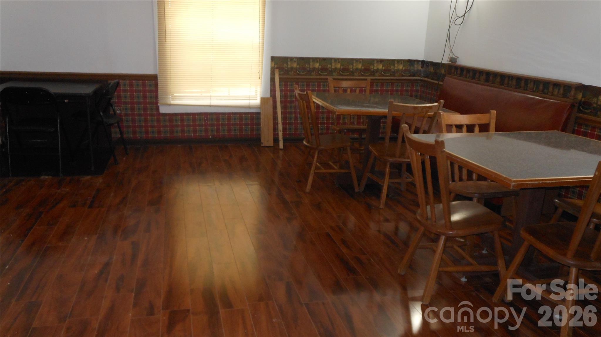 1553 S Battleground Avenue Property Photo 5