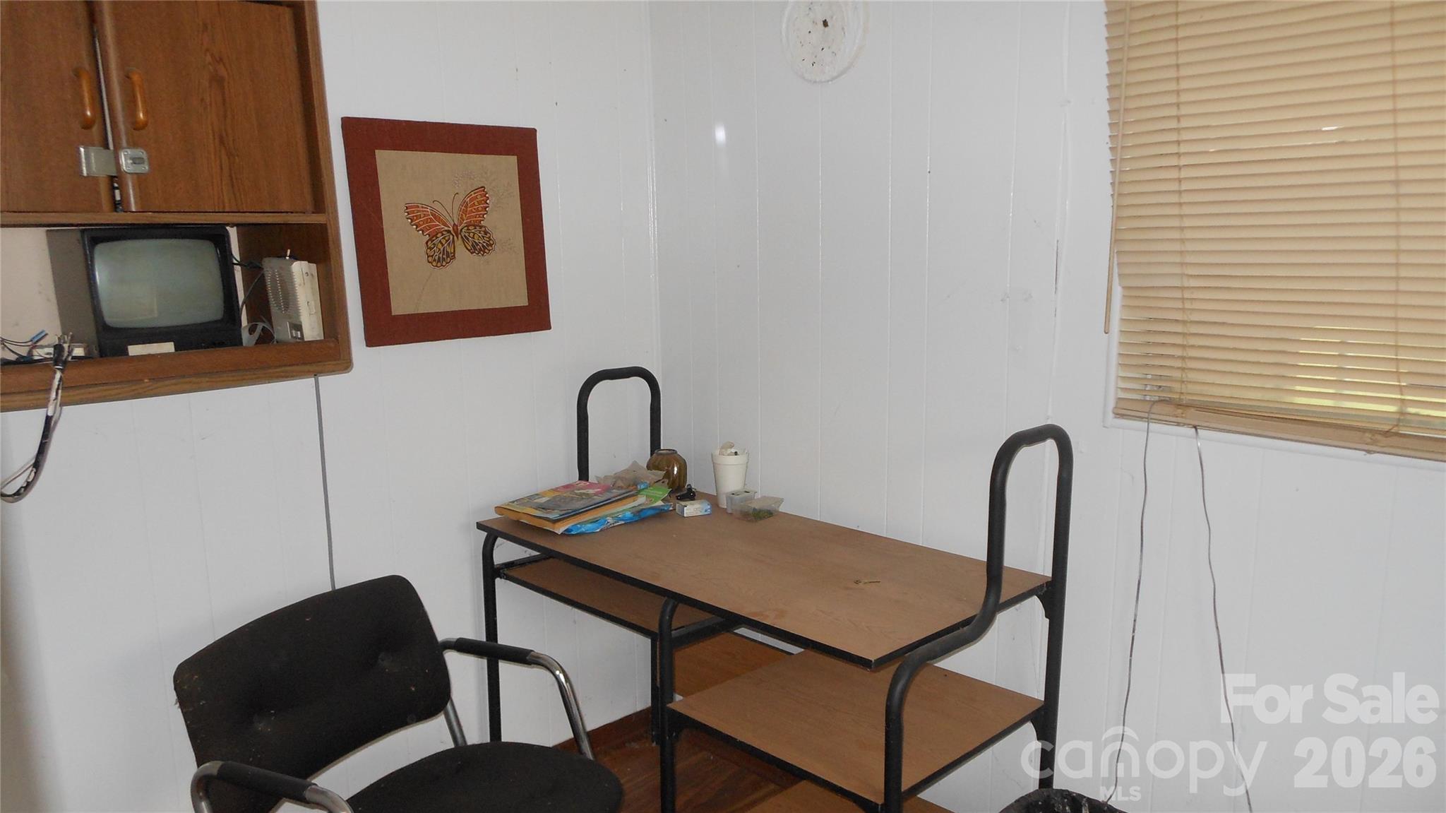 1553 S Battleground Avenue Property Photo 6