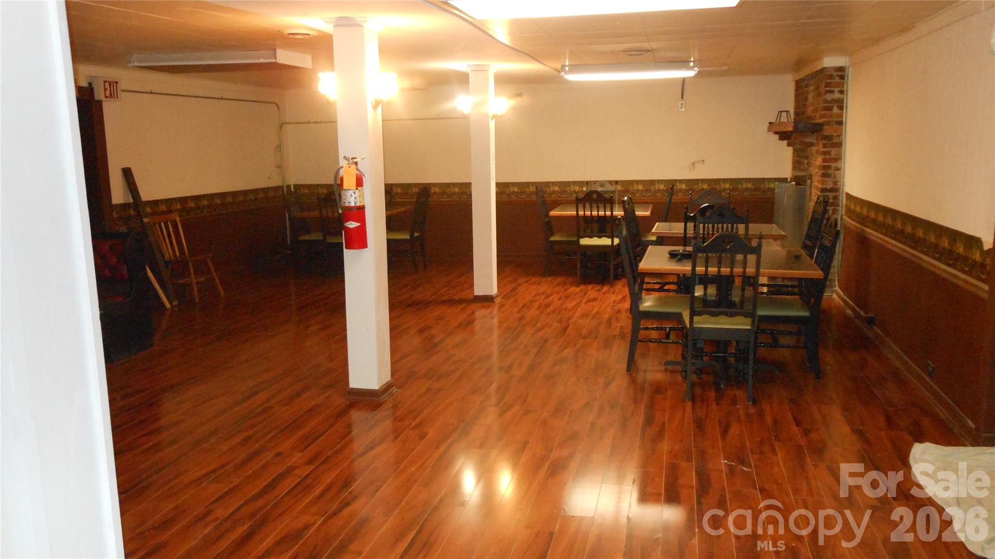 1553 S Battleground Avenue Property Photo 8