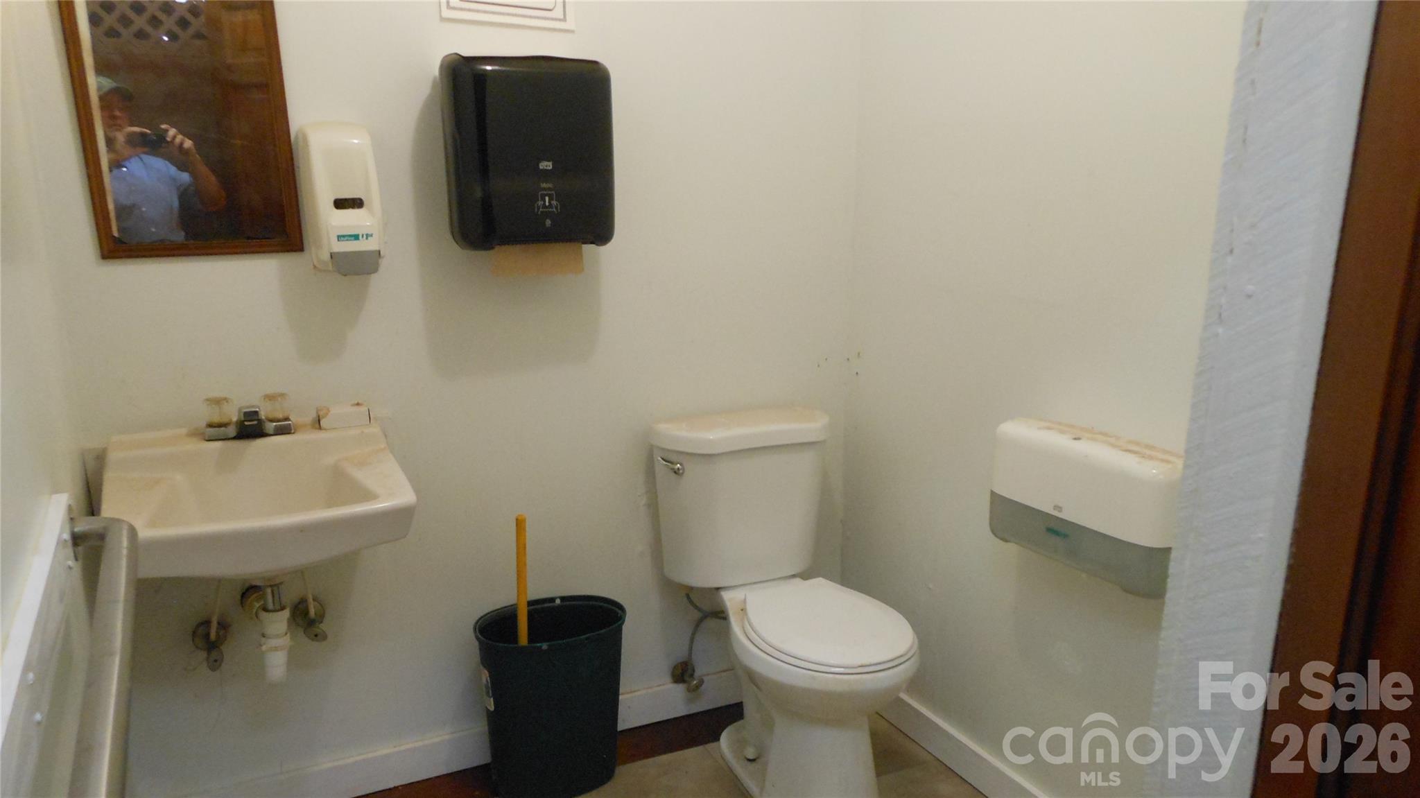 1553 S Battleground Avenue Property Photo 15