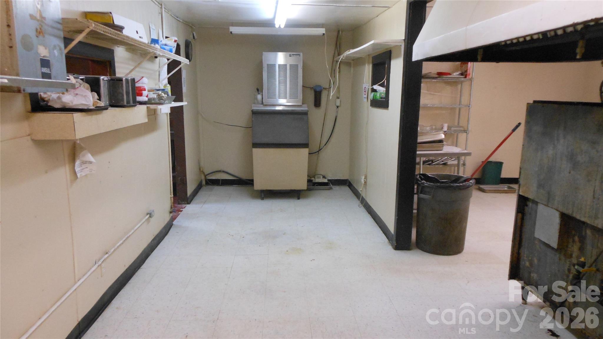 1553 S Battleground Avenue Property Photo 17