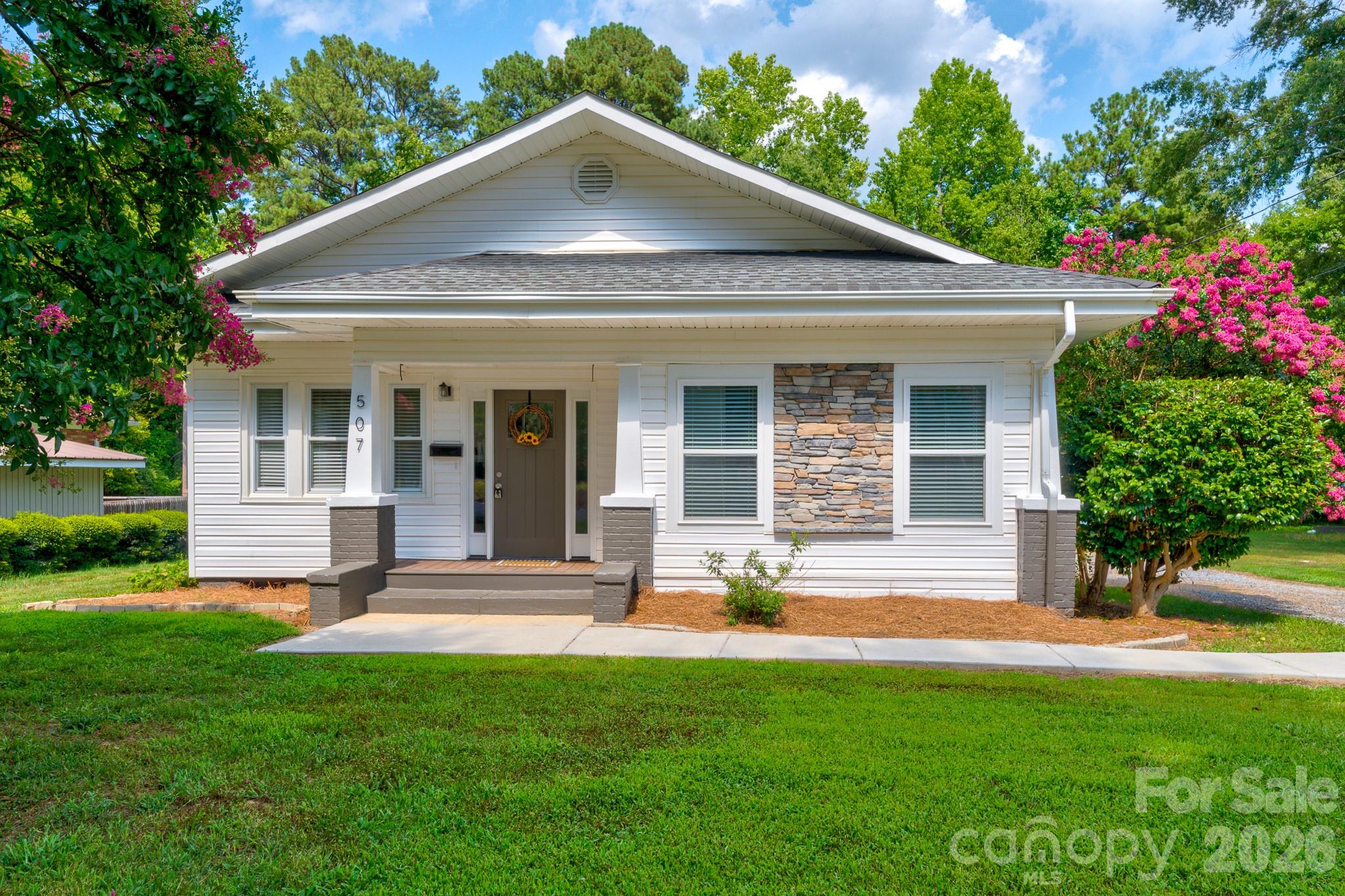 507 S Elm Street Property Photo 1