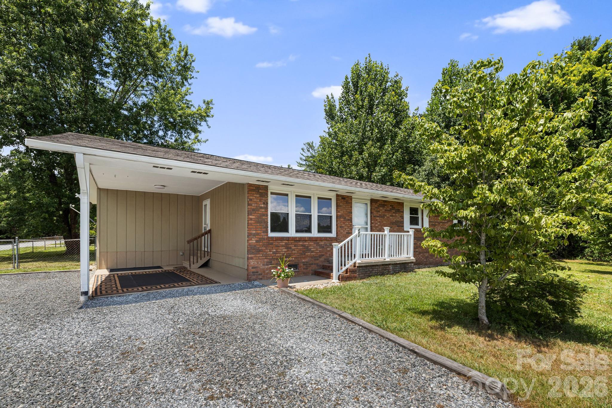 490 Ecusta Road Property Photo 3