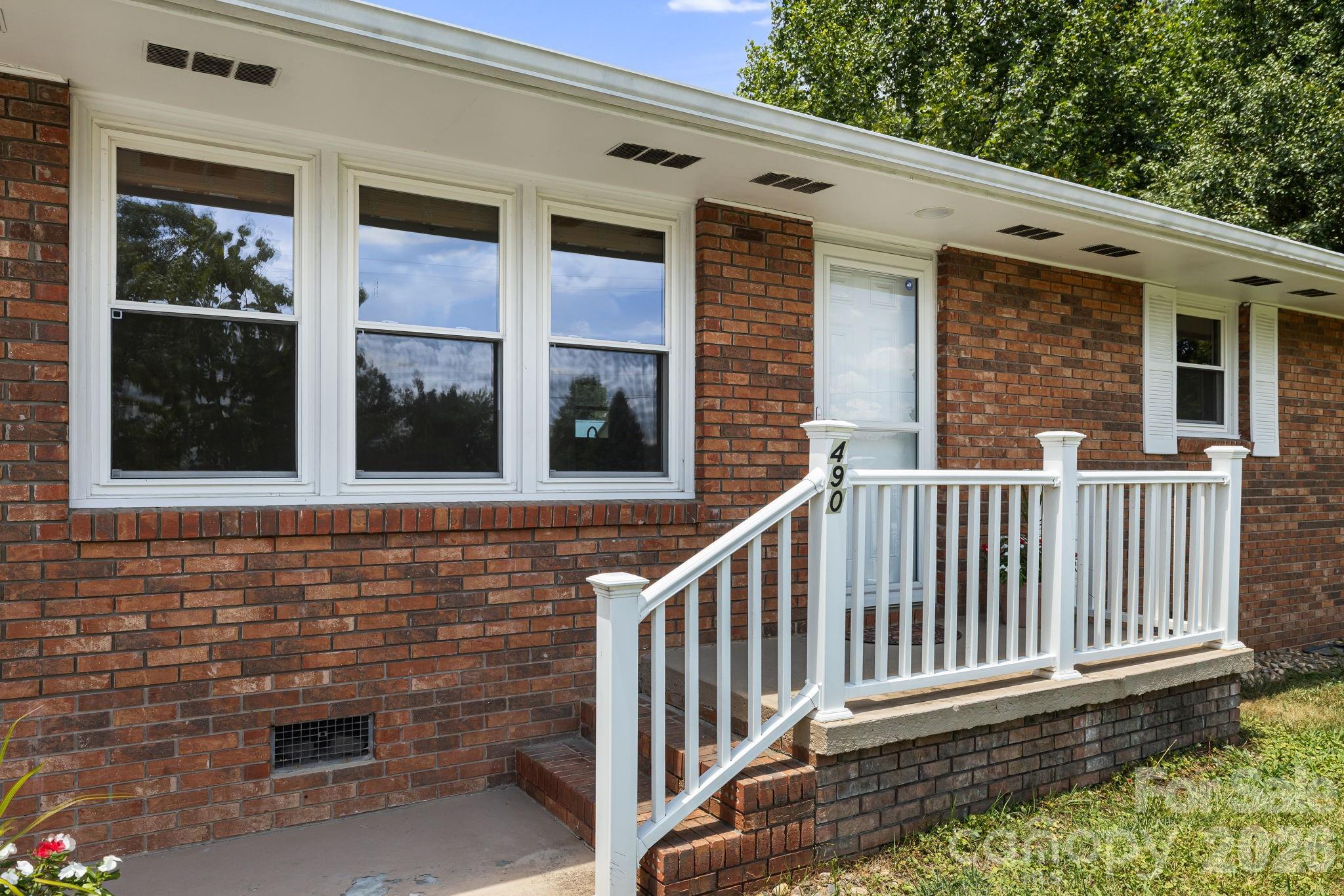 490 Ecusta Road Property Photo 4