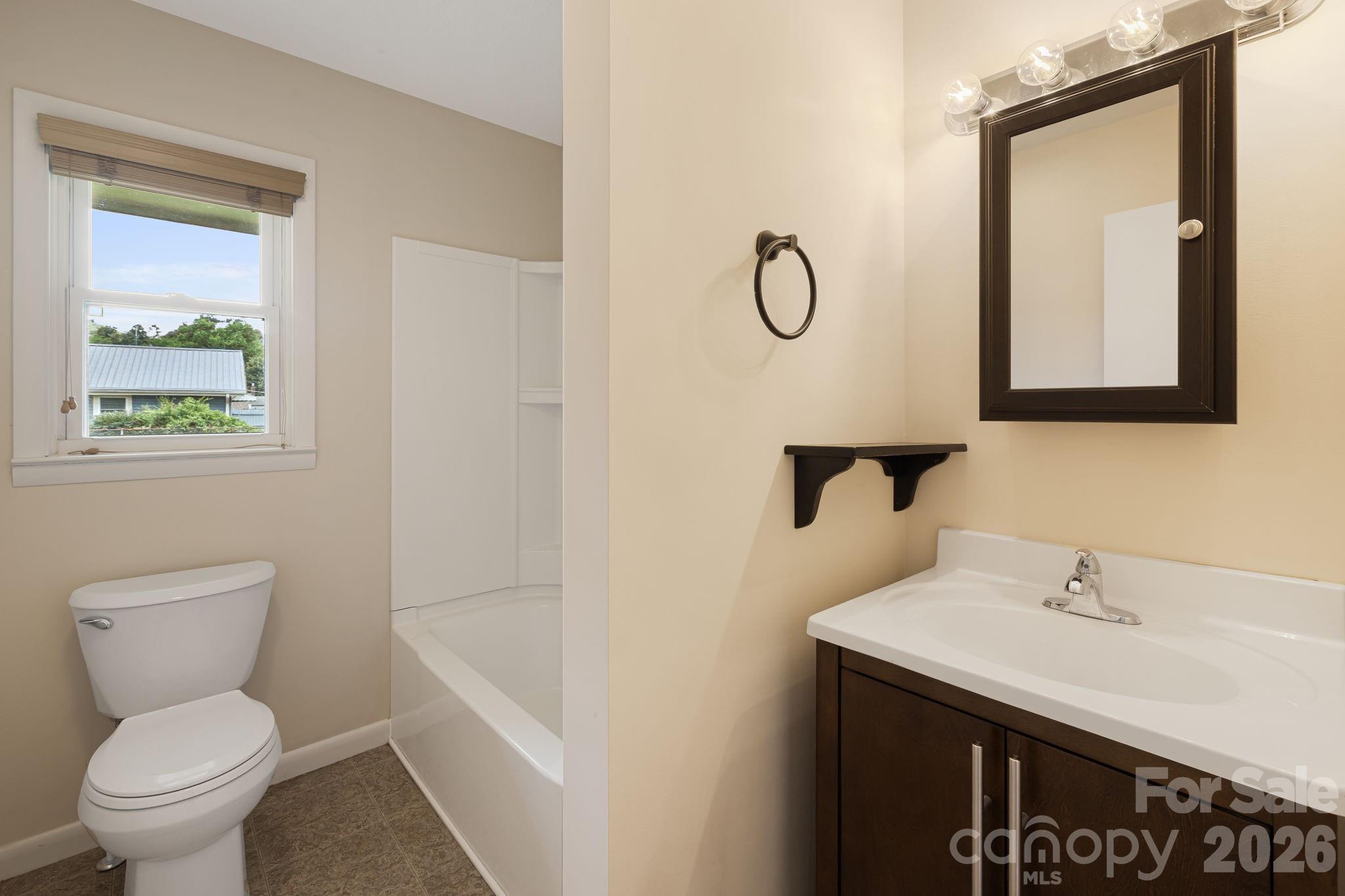 490 Ecusta Road Property Photo 13