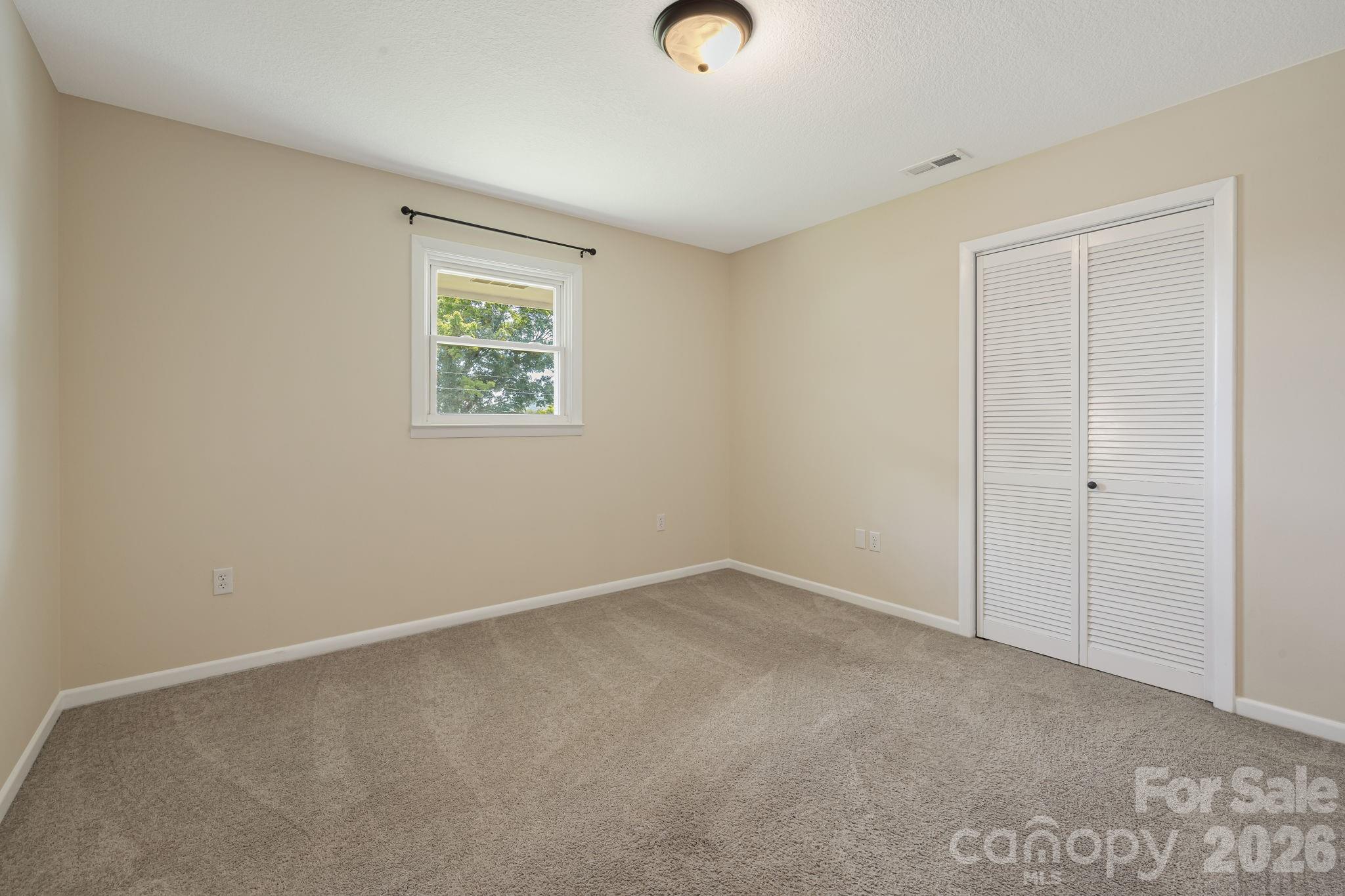 490 Ecusta Road Property Photo 14