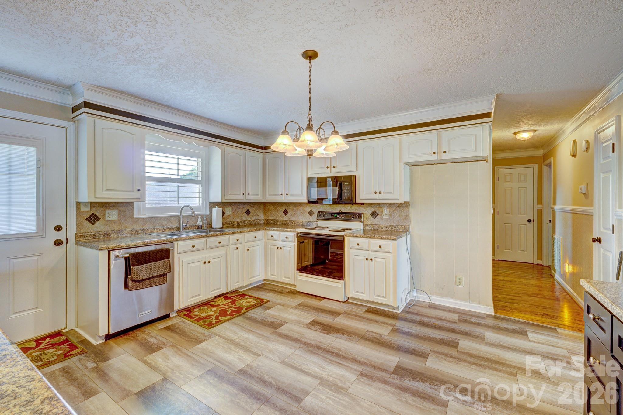 1014 Ranbar Street Property Photo 9