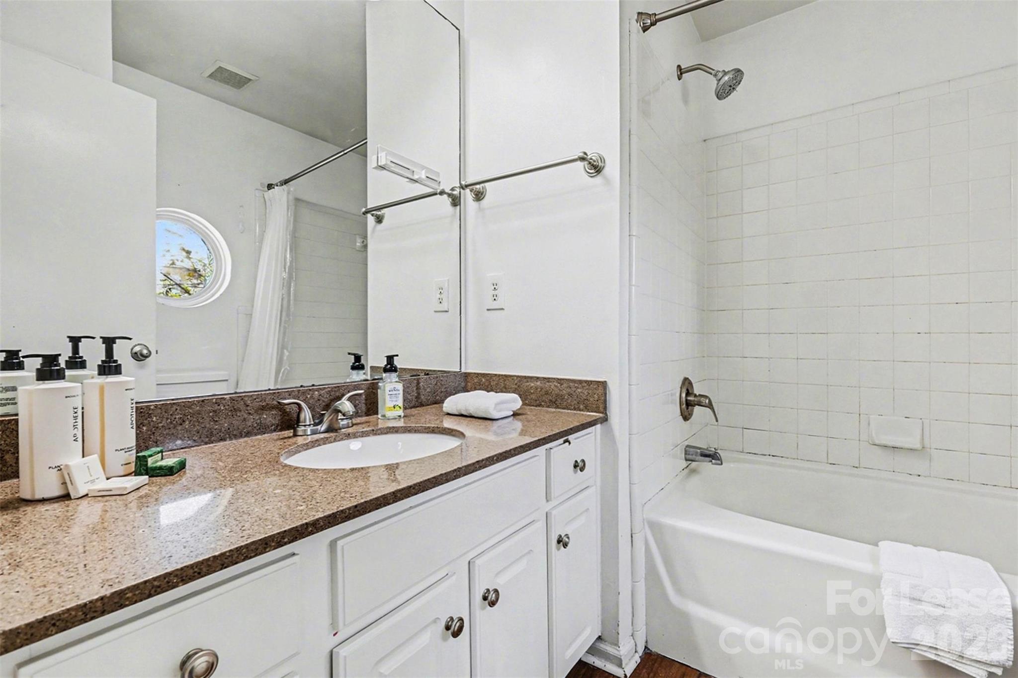 703 E 8th Street Property Photo 18