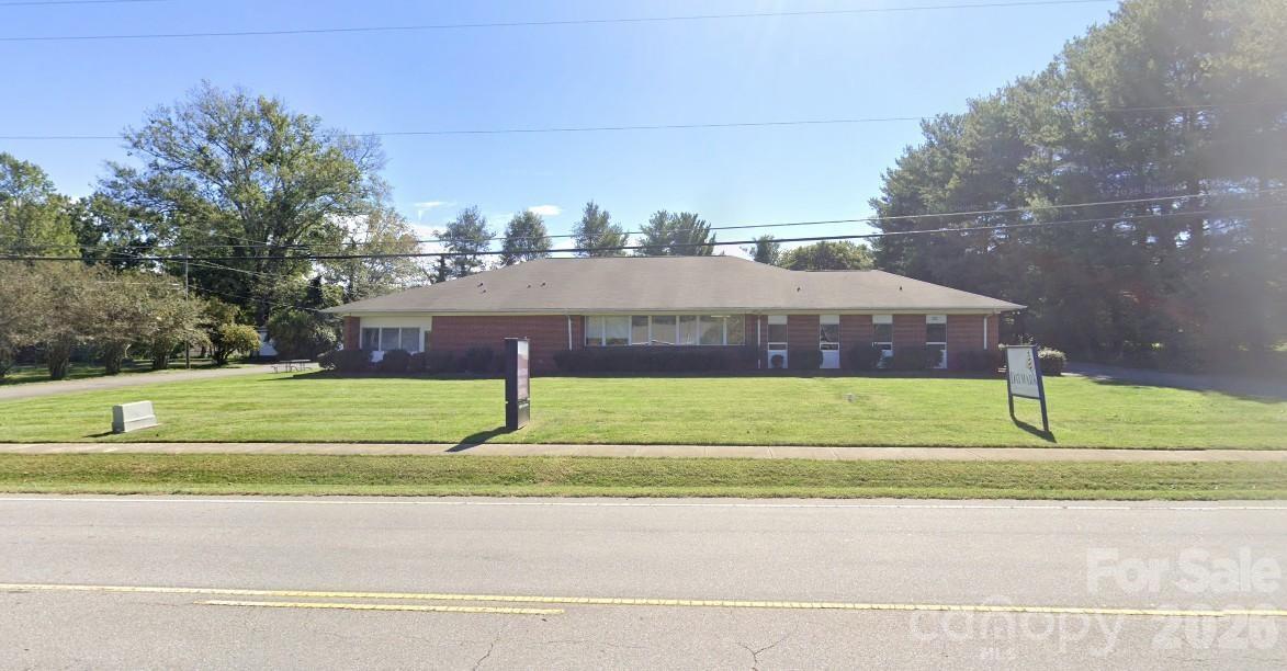 320 E Lee Avenue Property Photo 2