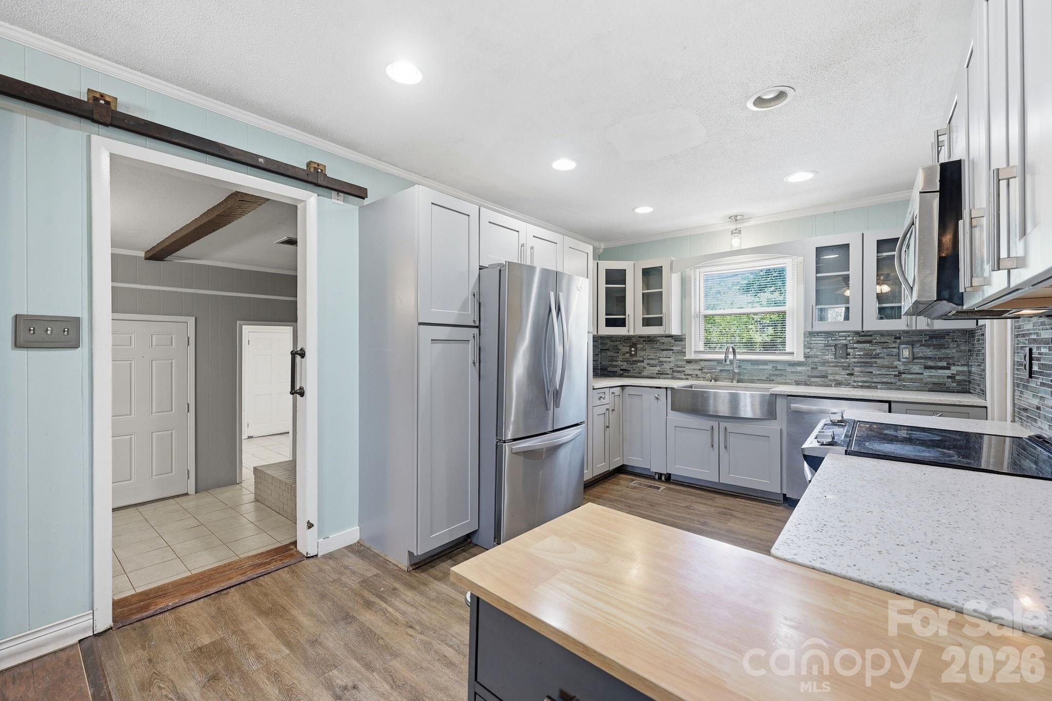 355 Swink Avenue Property Photo 3