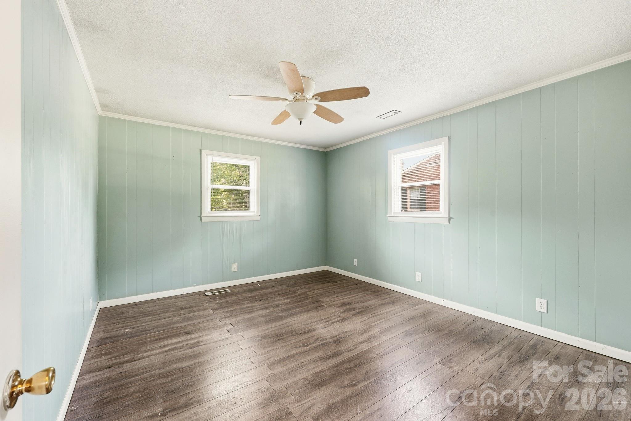 355 Swink Avenue Property Photo 10