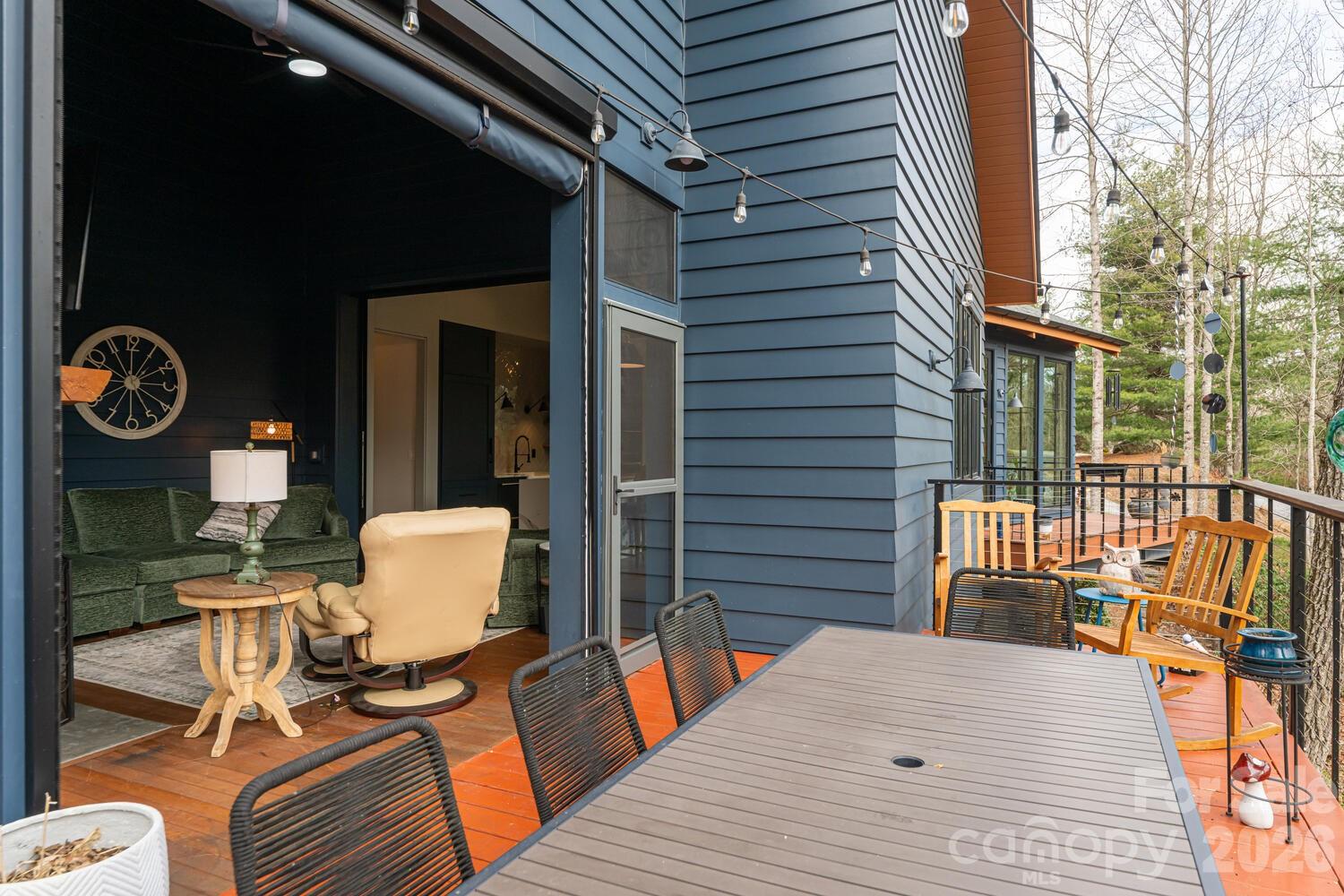 208 Glenroy Court Property Photo 41
