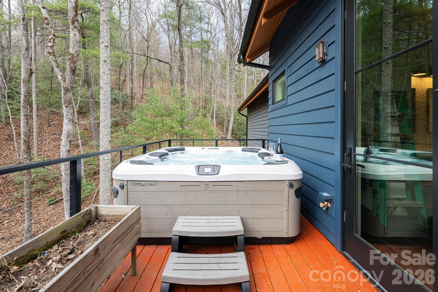 208 Glenroy Court Property Photo 42