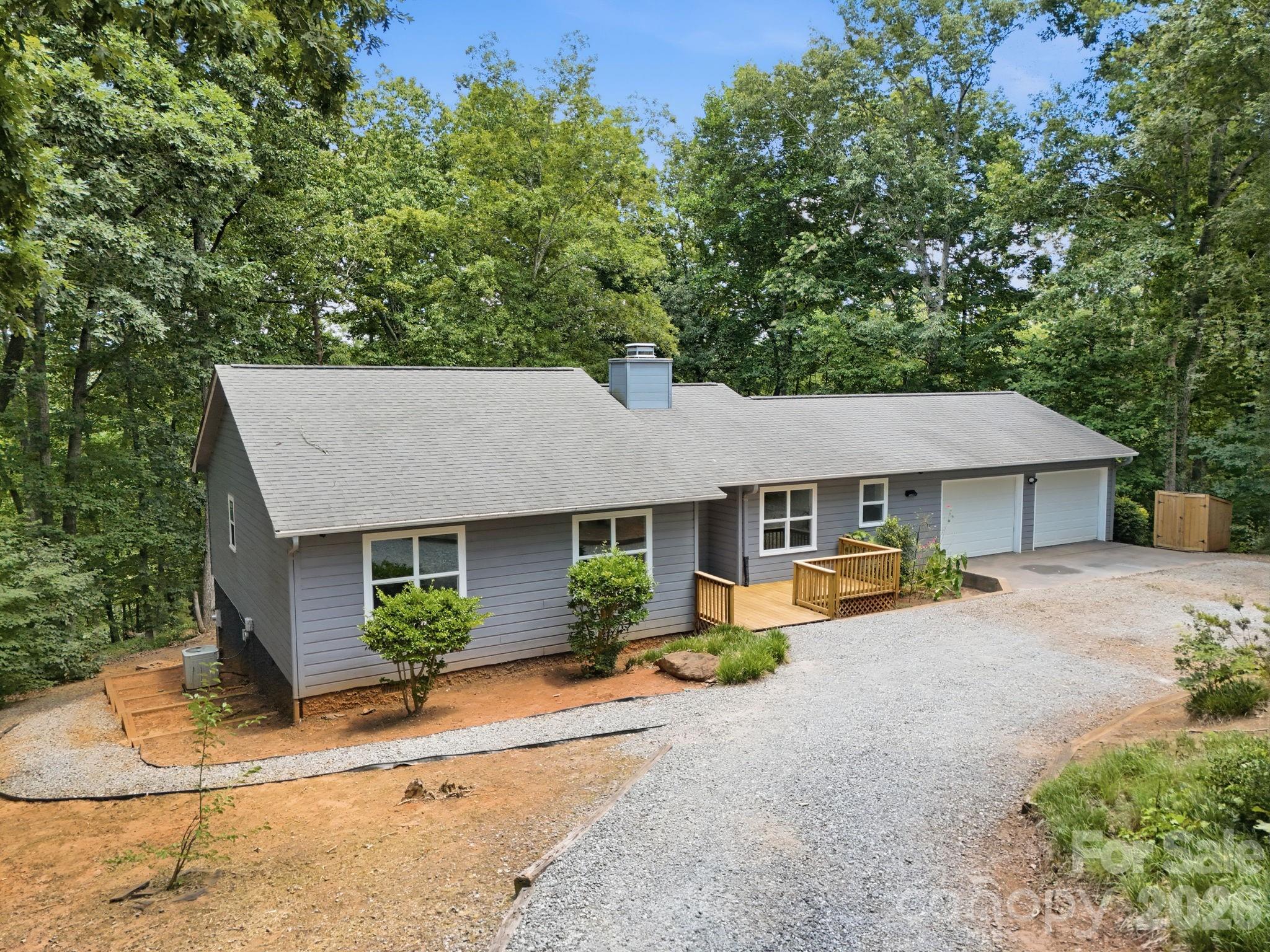 340 Oakwood Lane Property Photo 1