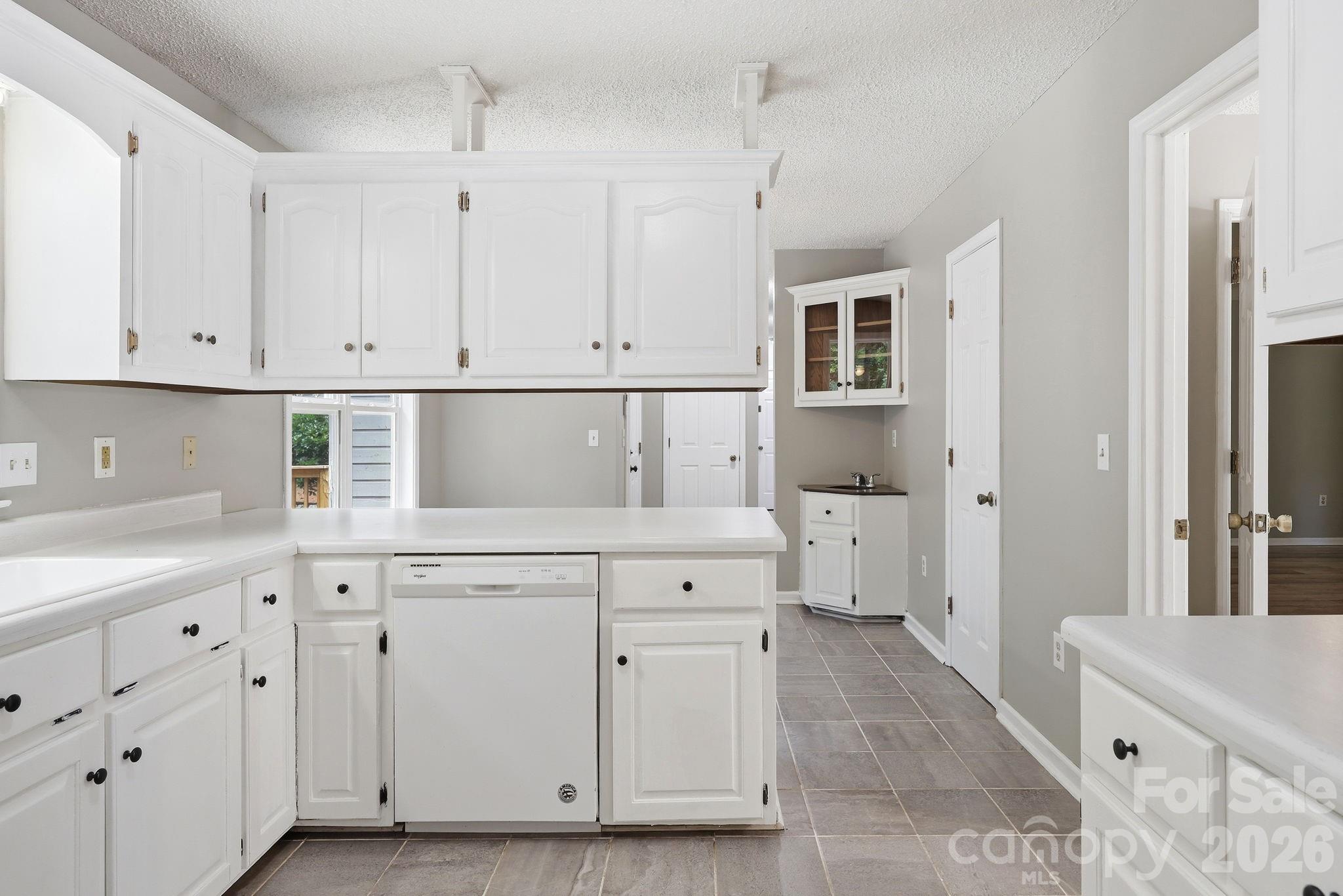 340 Oakwood Lane Property Photo 4