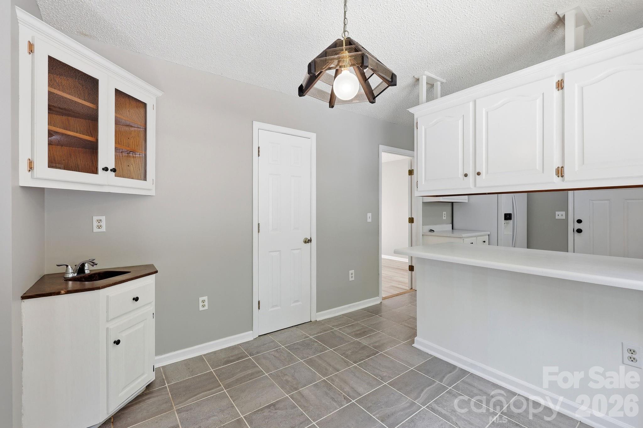 340 Oakwood Lane Property Photo 5