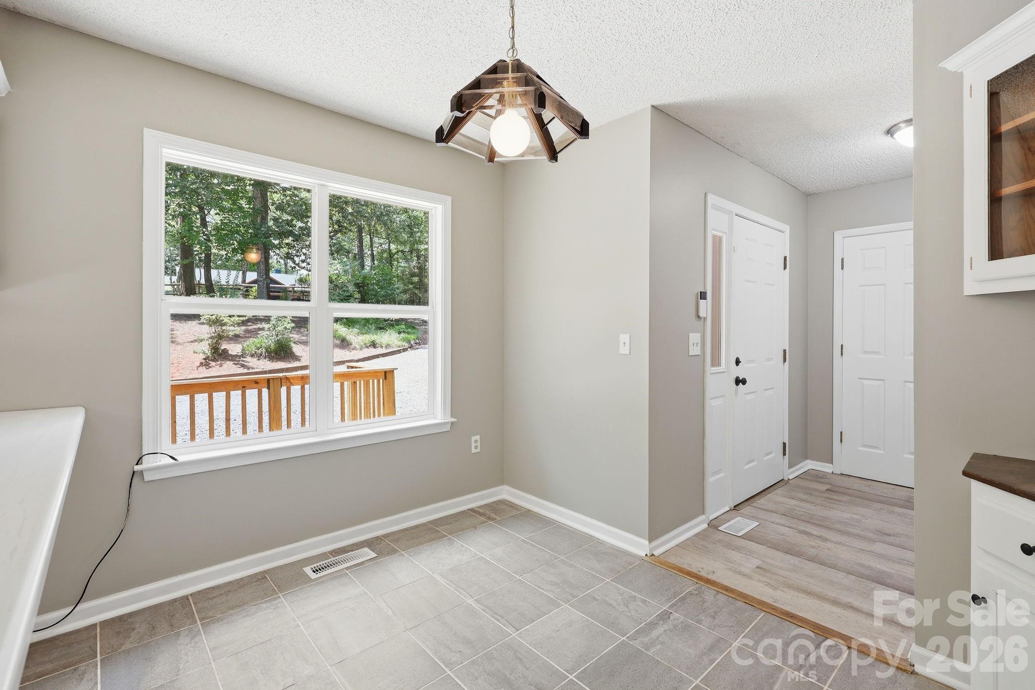340 Oakwood Lane Property Photo 6