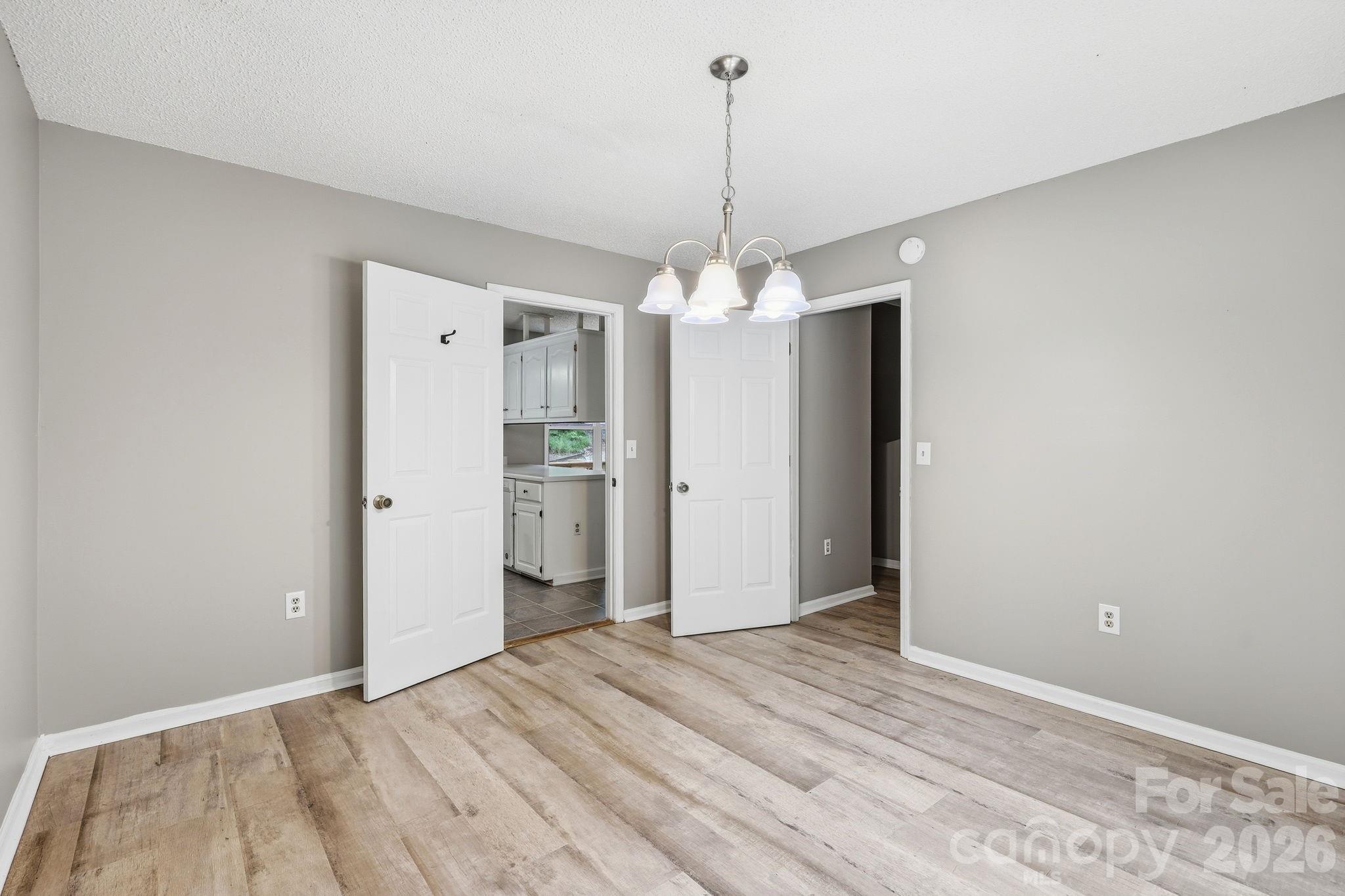 340 Oakwood Lane Property Photo 8