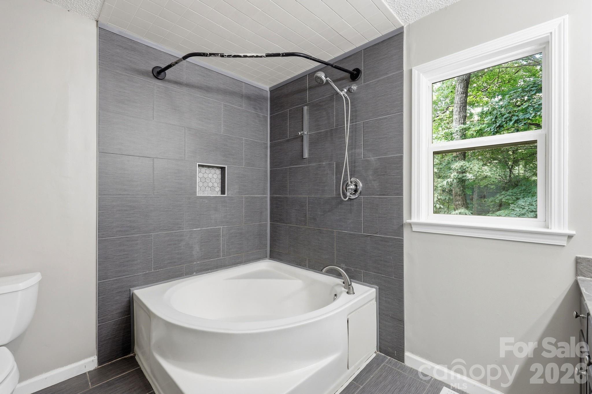 340 Oakwood Lane Property Photo 15