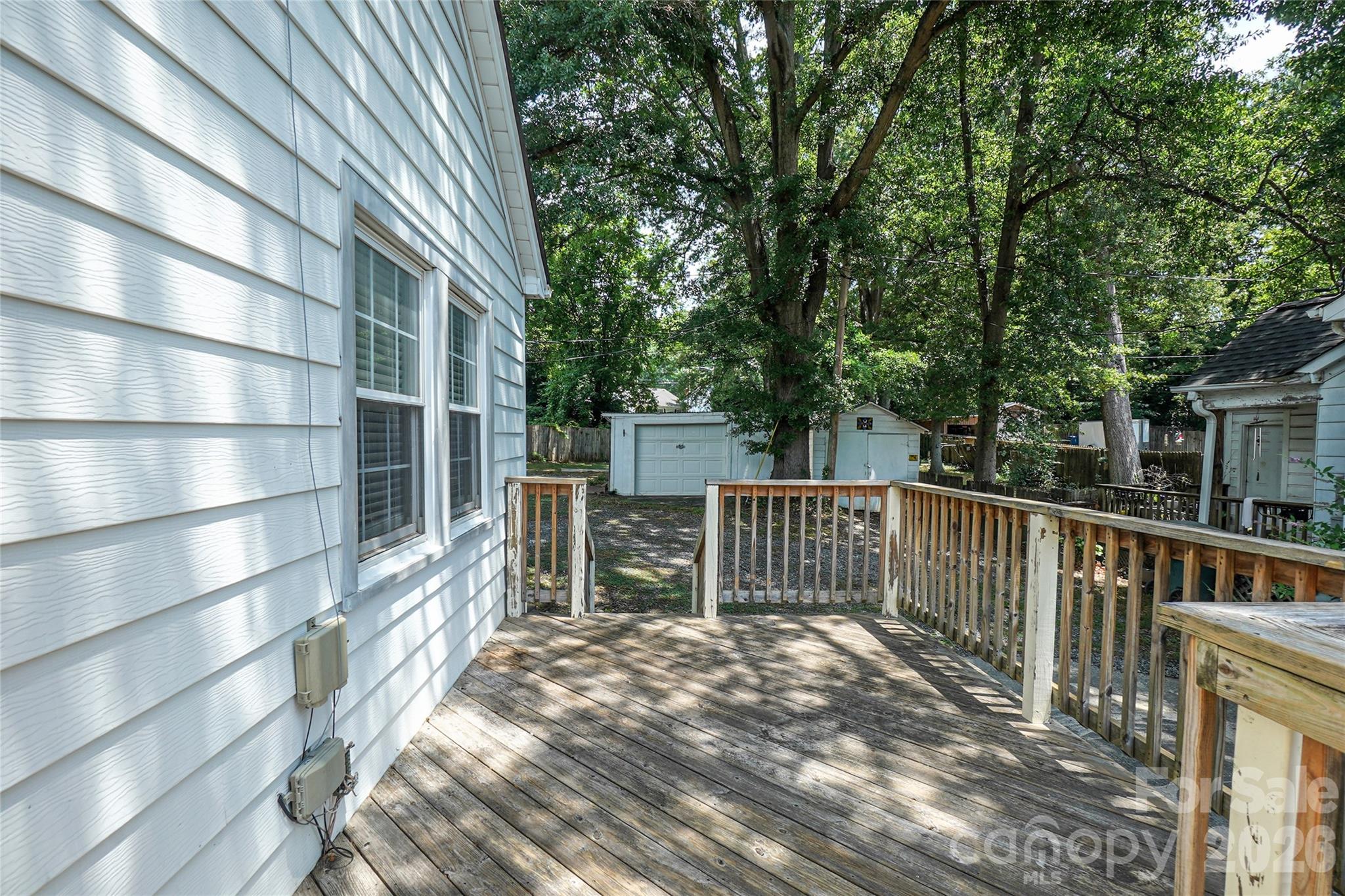 512 W 8th Avenue Property Photo 8