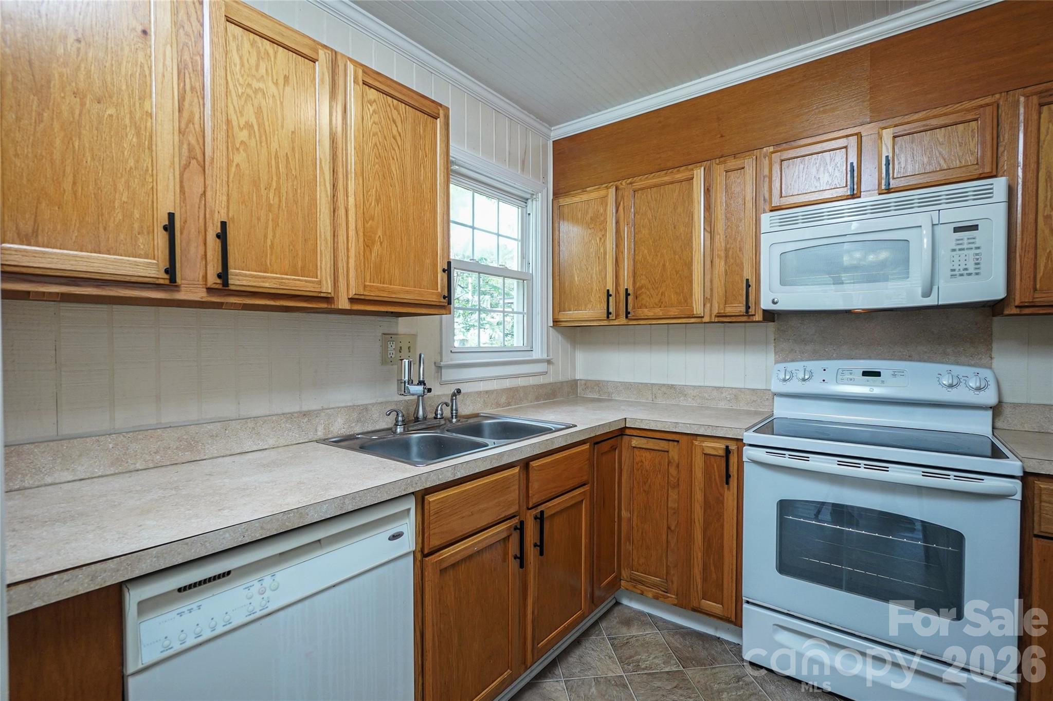 512 W 8th Avenue Property Photo 17