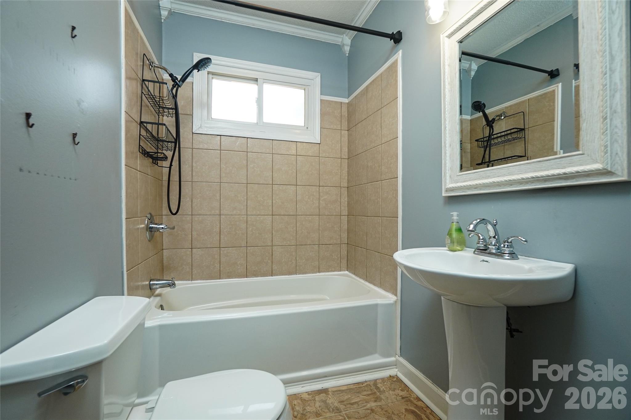 512 W 8th Avenue Property Photo 23