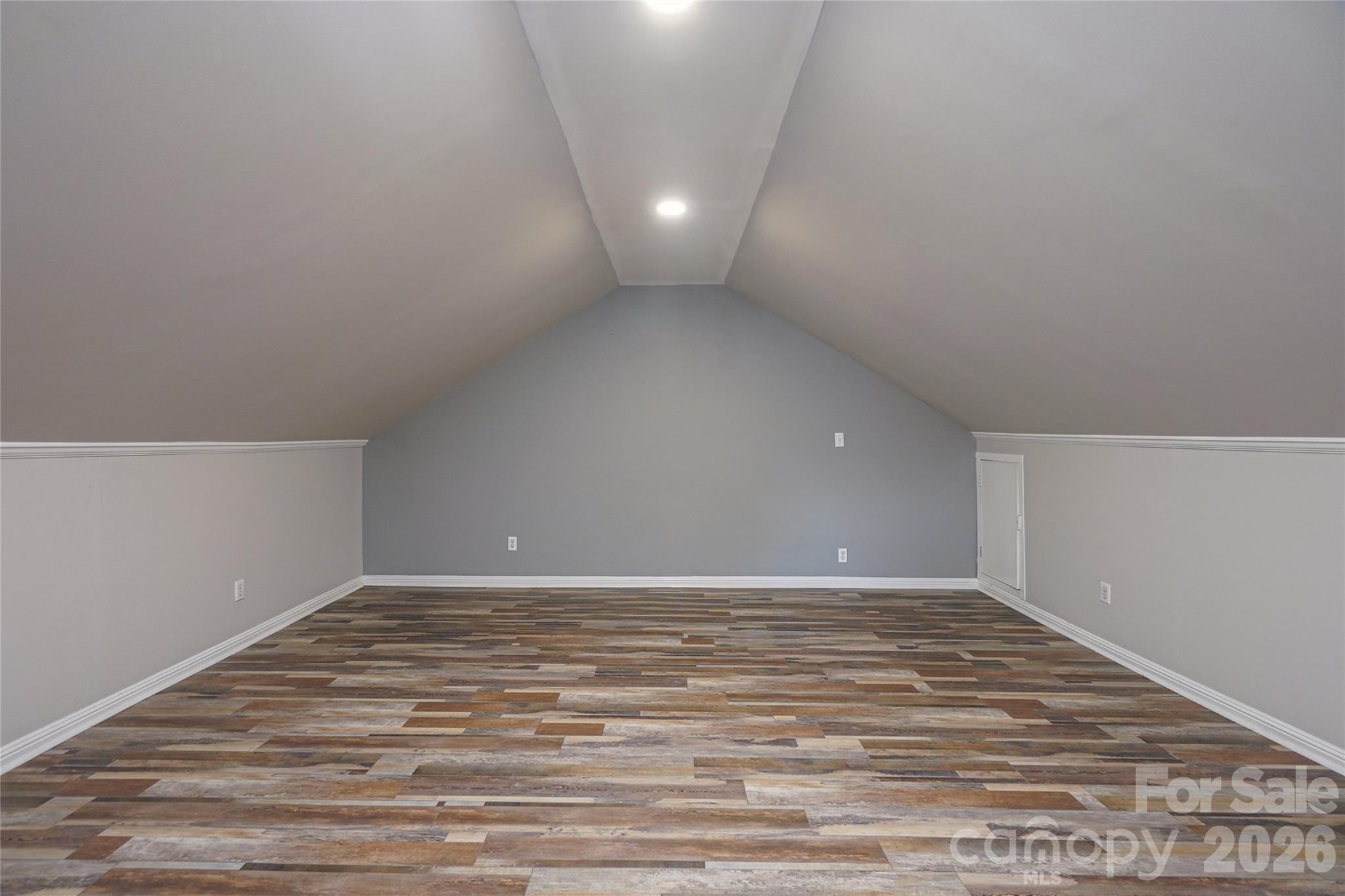 512 W 8th Avenue Property Photo 25