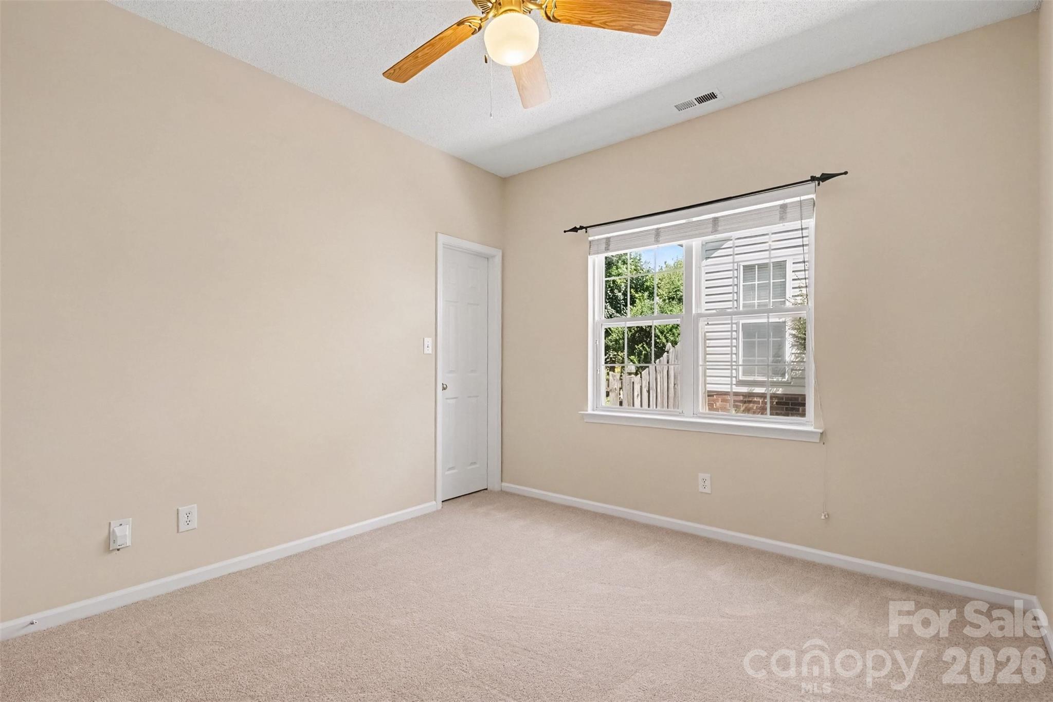 576 Gatsby Place Property Photo 32