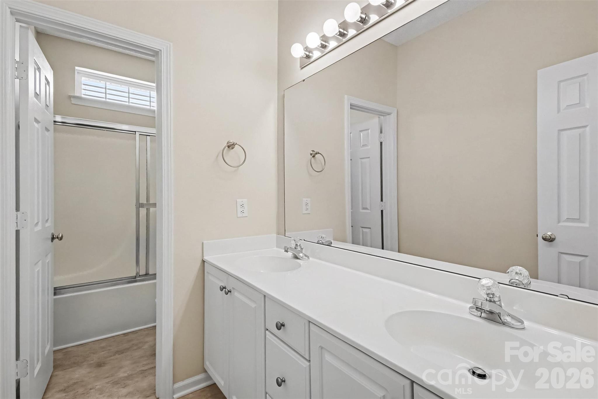 576 Gatsby Place Property Photo 33