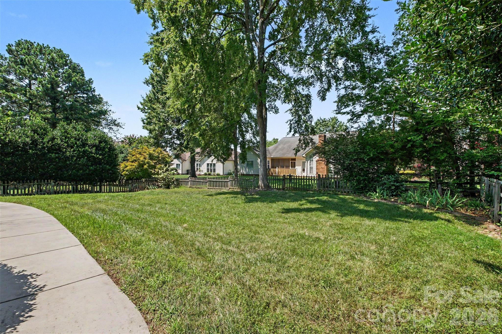 576 Gatsby Place Property Photo 37
