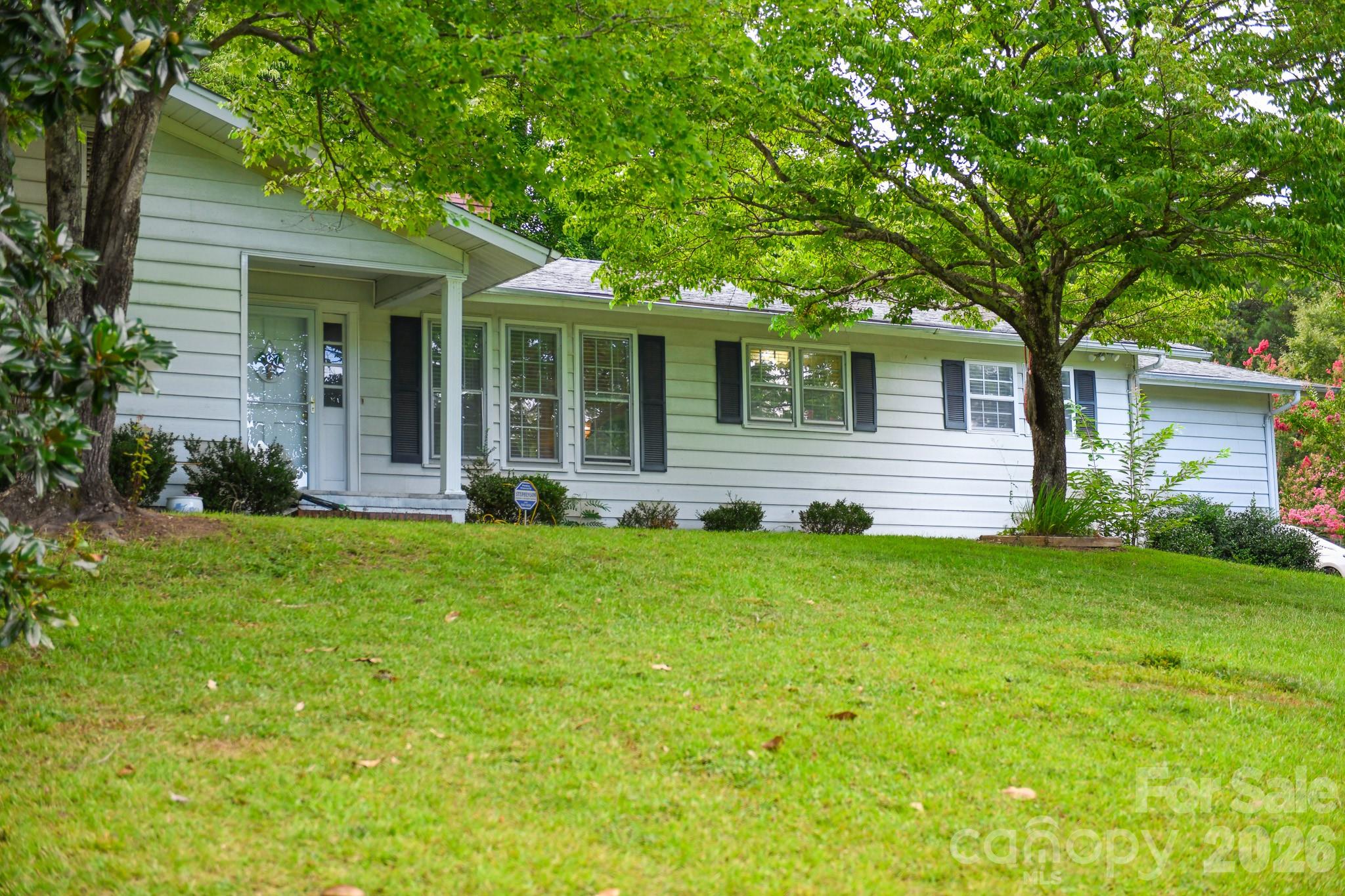 616 Pineview Lakes Road Property Photo 1