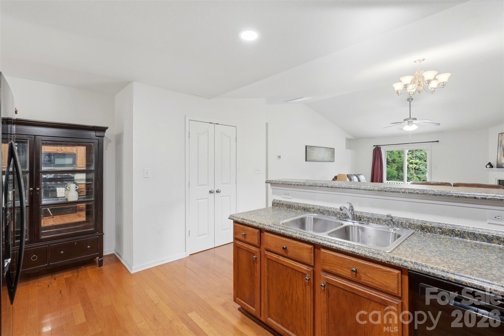 1112 Marcus Street Property Photo 10